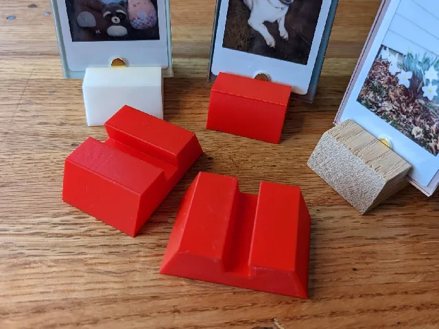 Instant Camera - Photo Stand