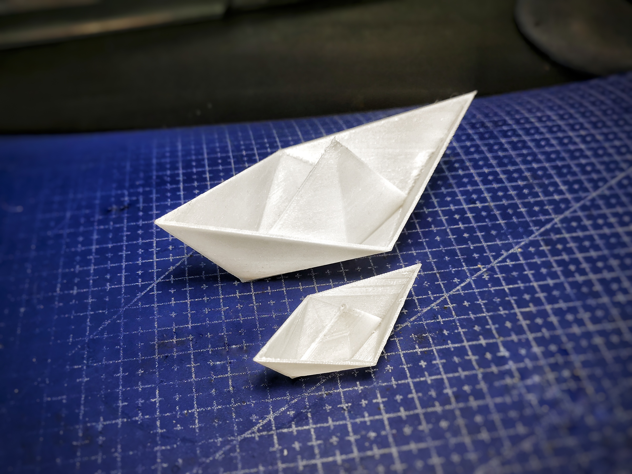 Miniatura 2 do modelo 3D Floating Paper Boat