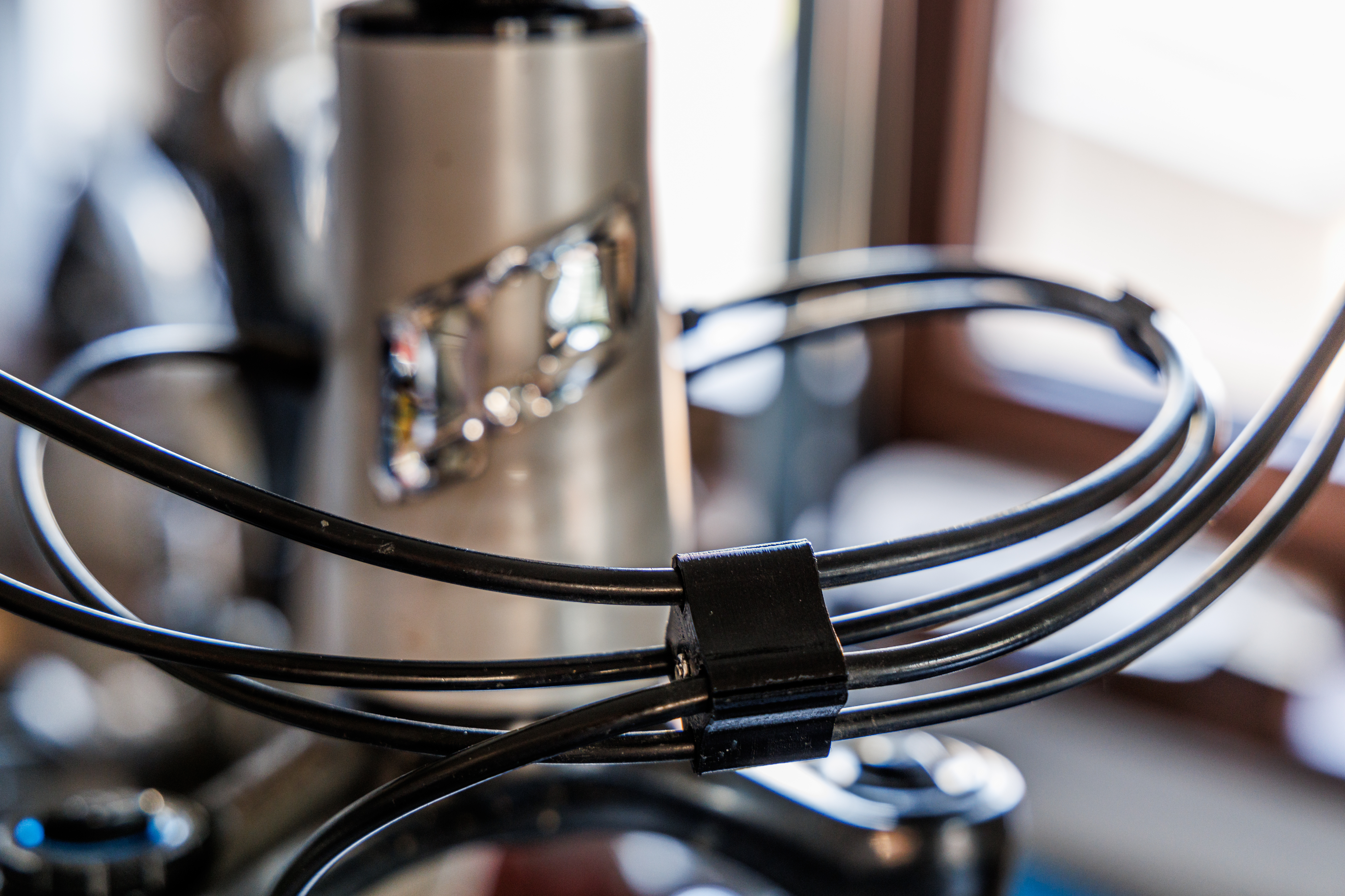 Bike cable/hoses guide