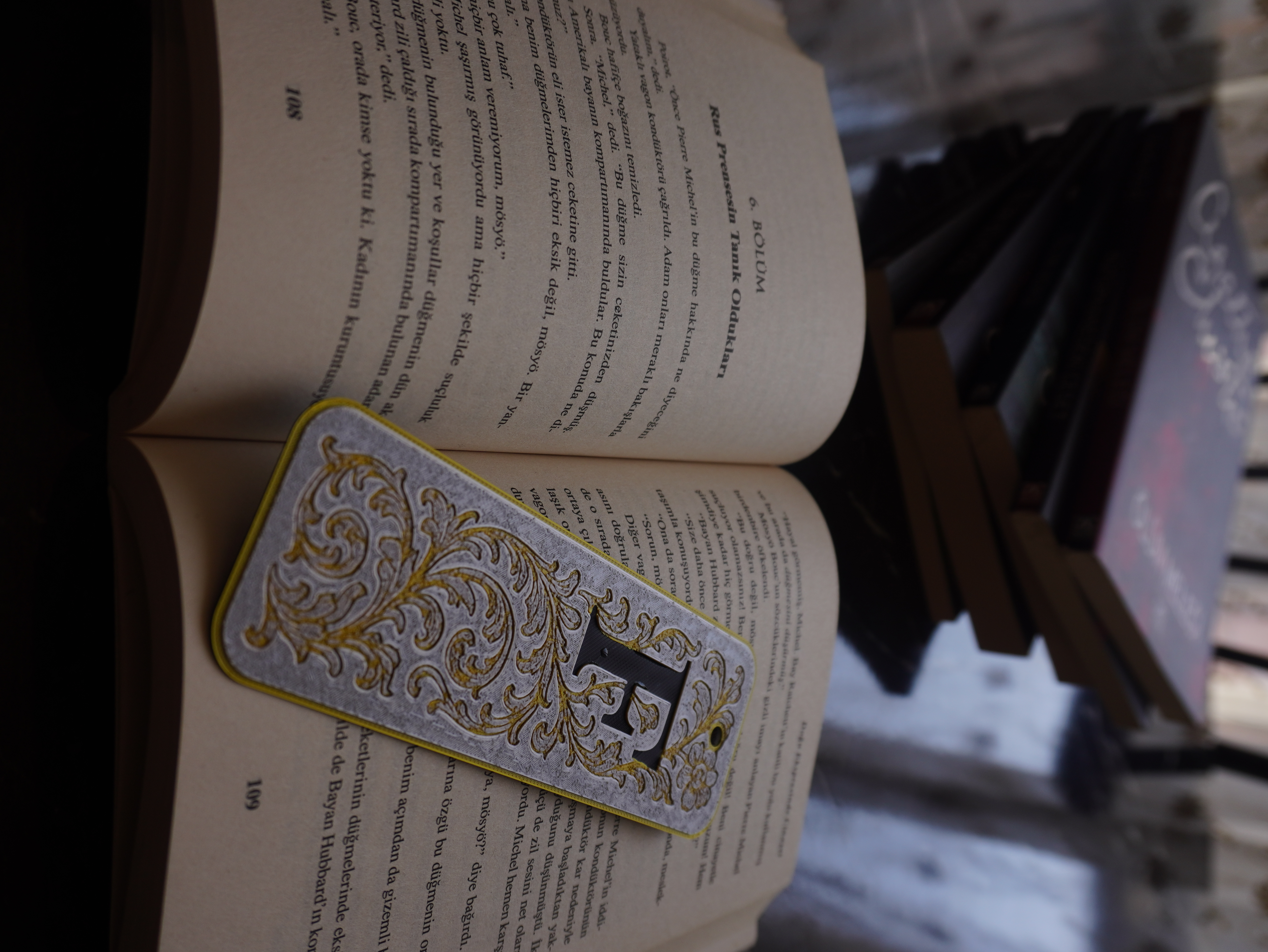 Elegant Monogram Bookmark – Letter F
