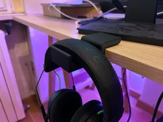 Headset table hanger