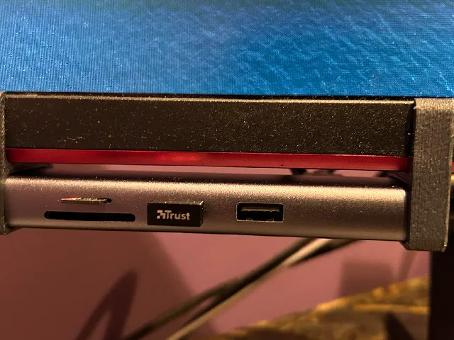 Monitor mount for Ugreen HUB