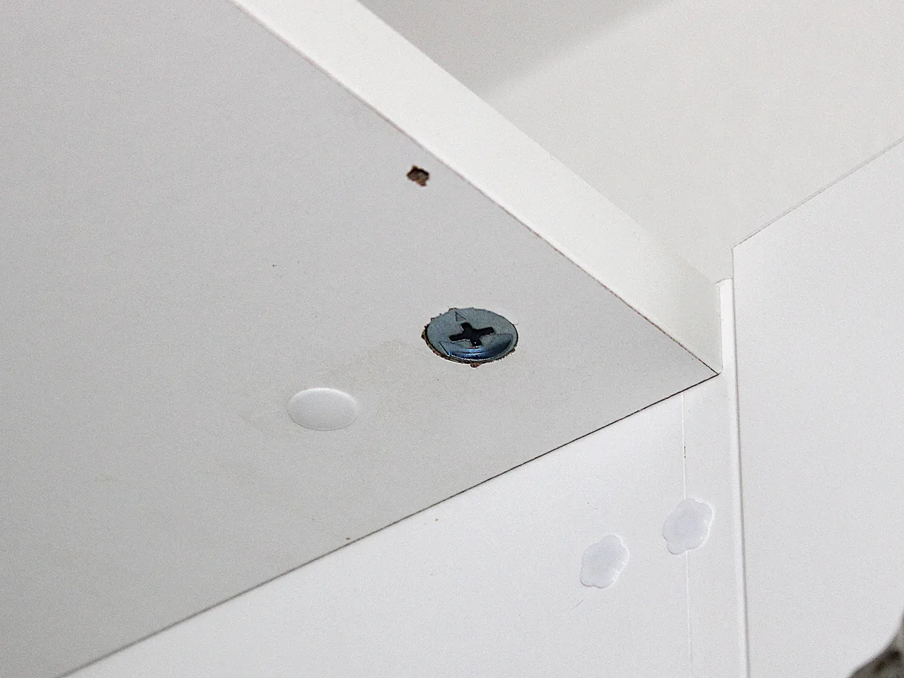 Cover for IKEA cam-lock screw #113434 (Exzentermutter) by moWerk