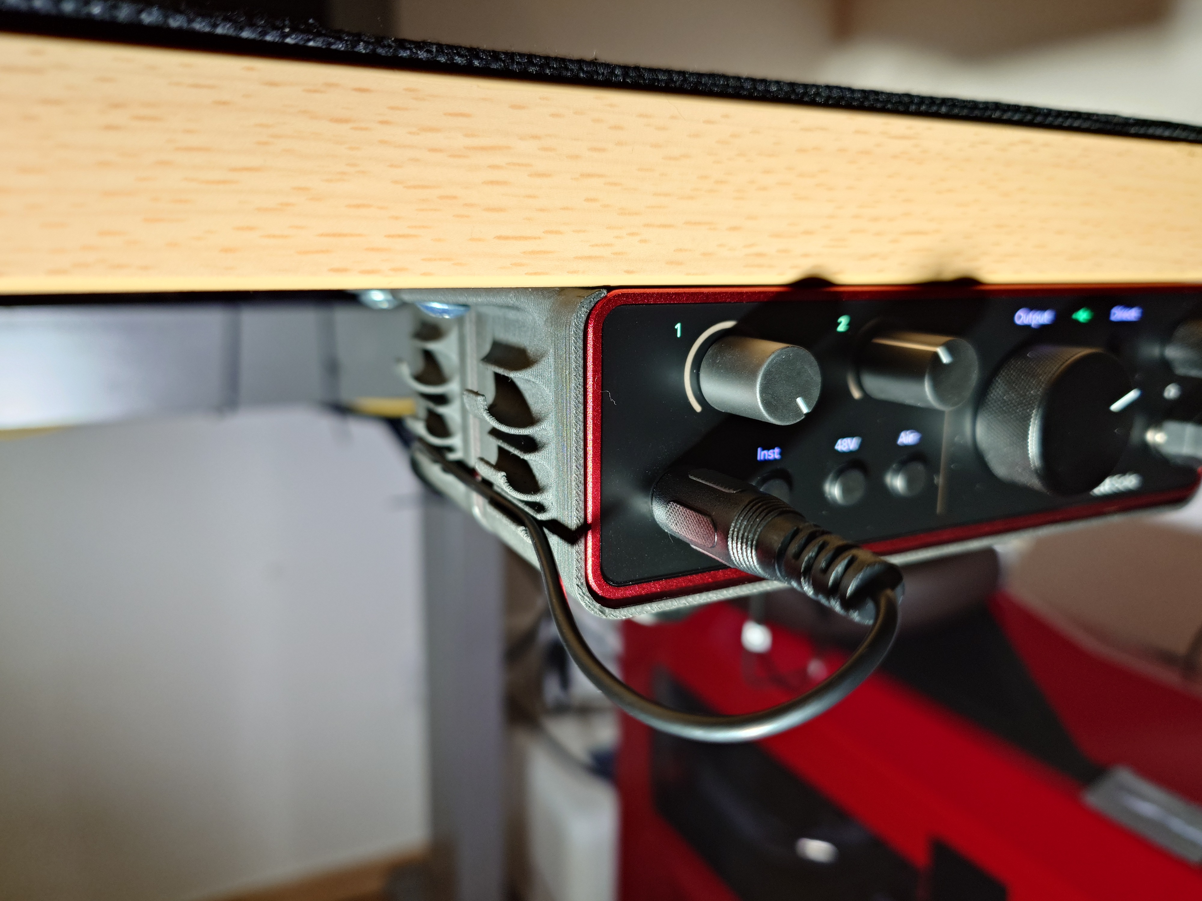 Focusrite Scarlett Solo 4th Gen - under desk mount