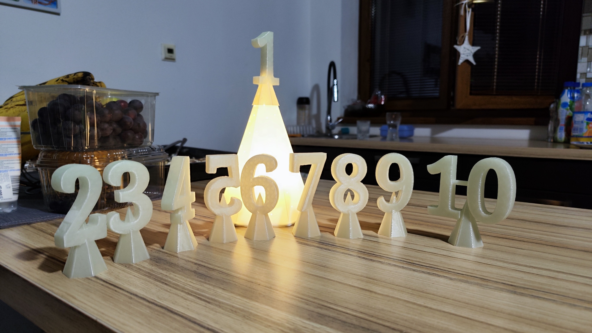 Miniatura 2 do modelo 3D IKEA STRALA - table numbers