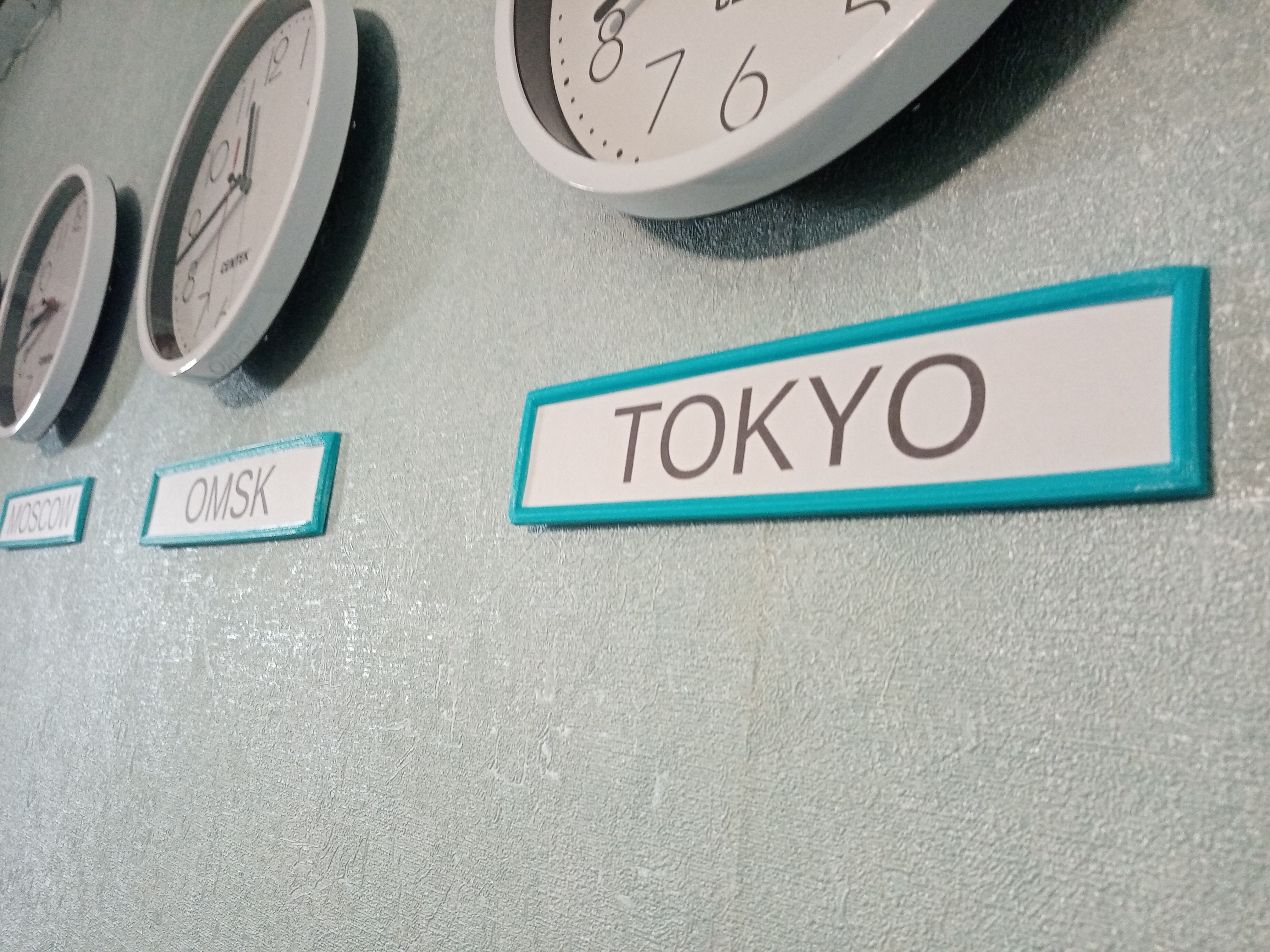 Label frame under clock