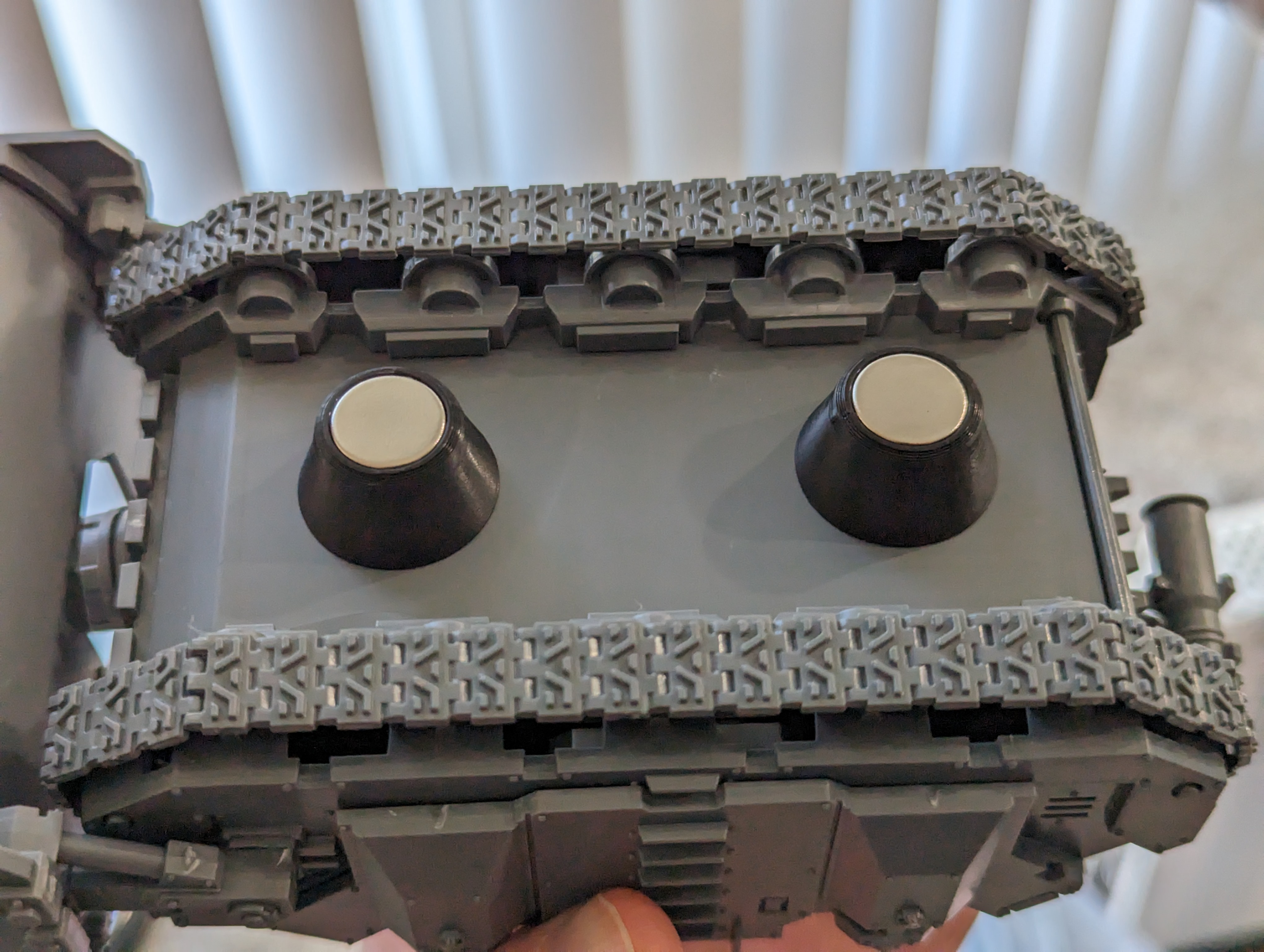 Space Marine Rhino Chassis (Vindicator) Magnet stand-offs / adapter