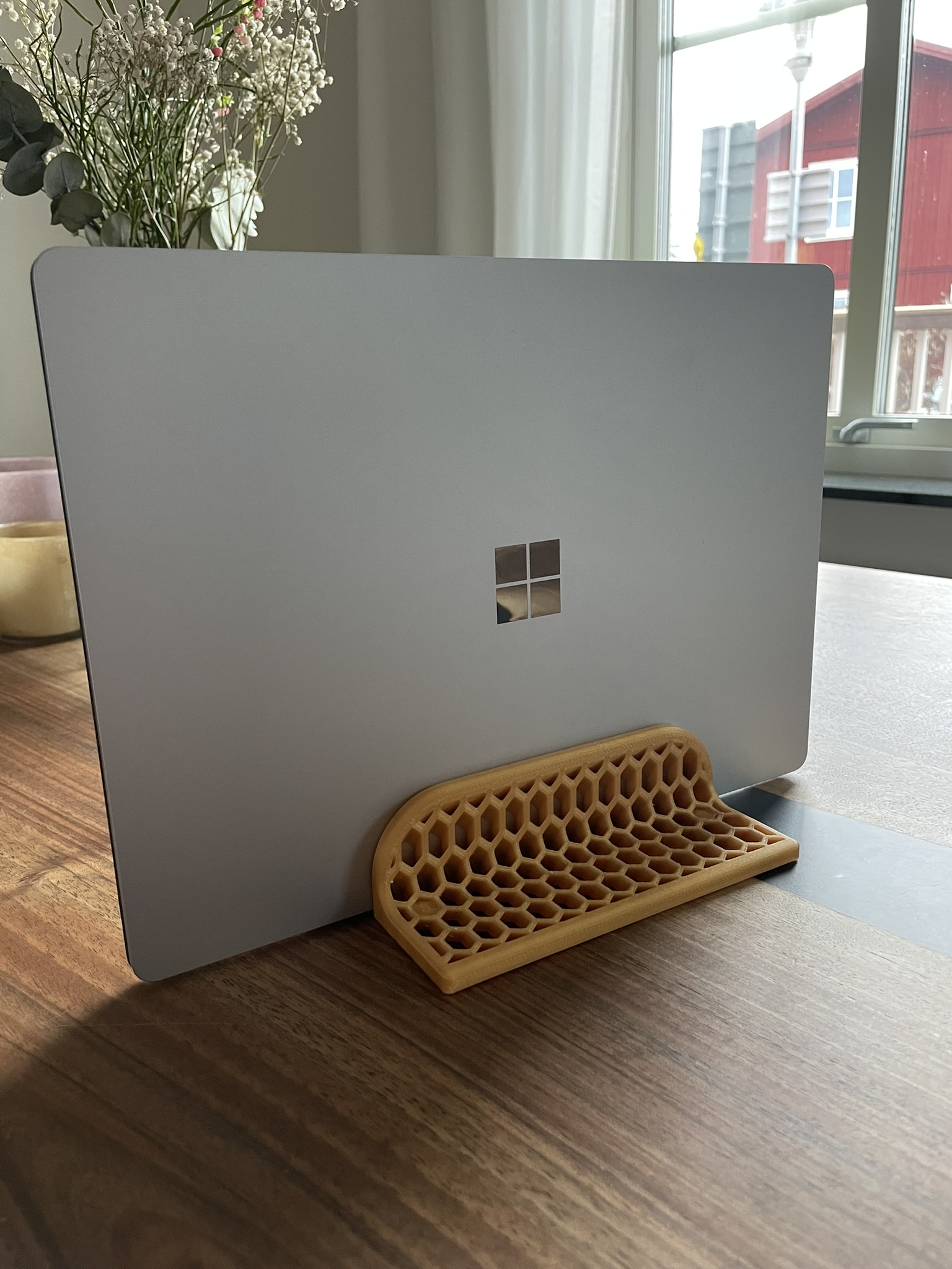 Vertical laptop stand 14-32mm