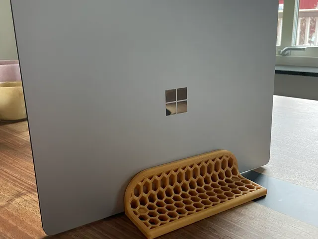 Vertical laptop stand 14-32mm
