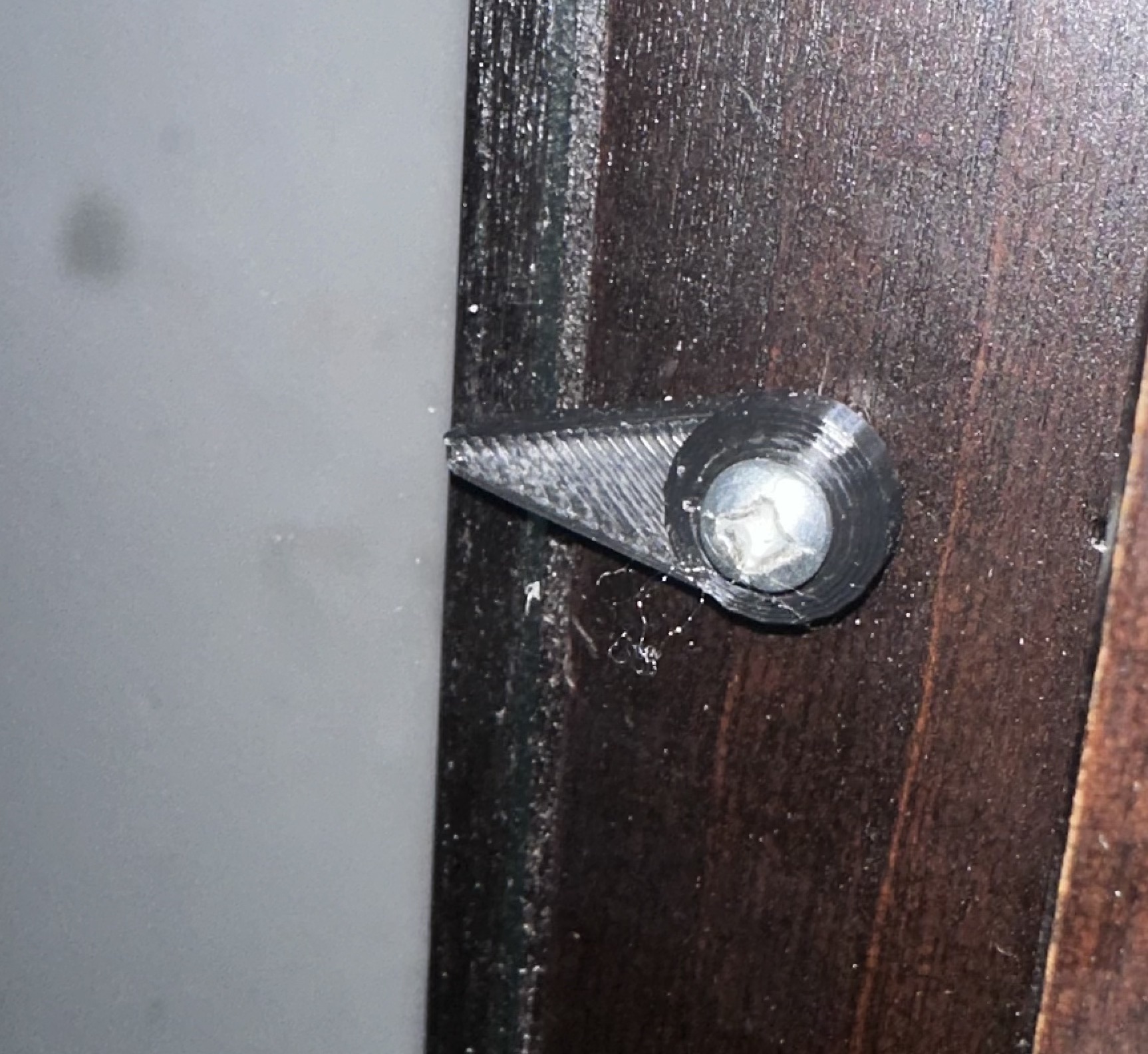 Cabinet glass clip