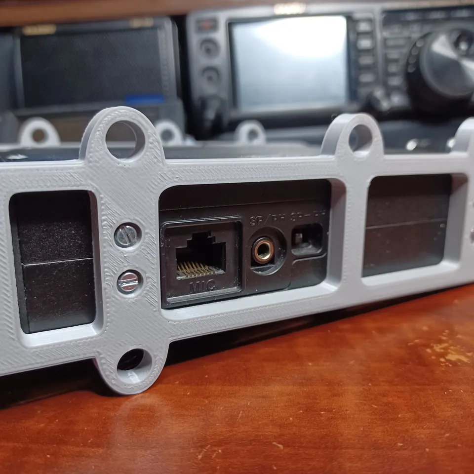YAESU FT-817ND 社外付属品付き Yaesu FT-817ND Yaesu FT-817ND All-Band Multi-Mode Mobile