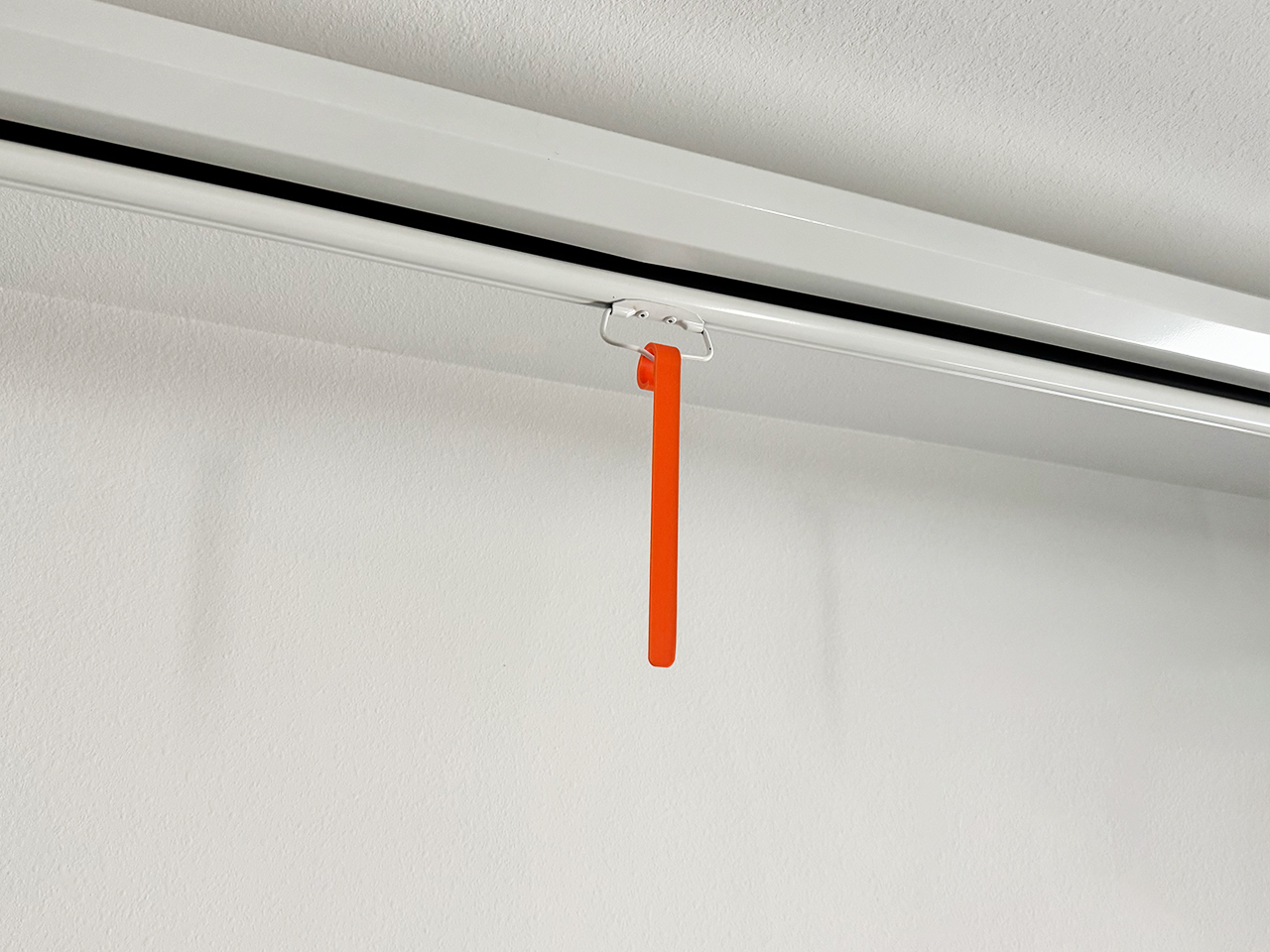 Projector Screen Pull-Down Puller / Hook