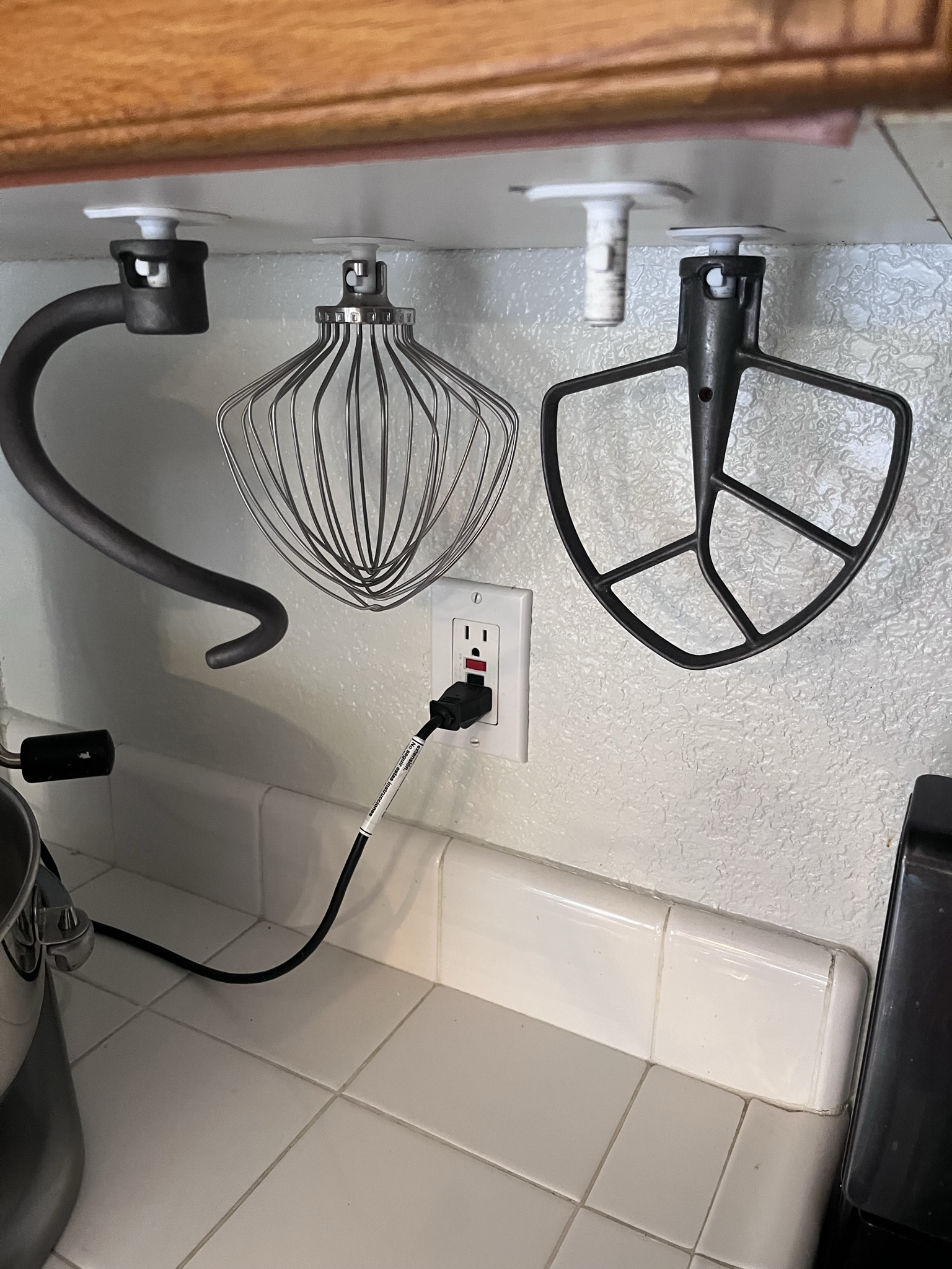 Kitchenaid beater & accessory mount by Gioforay Download free STL