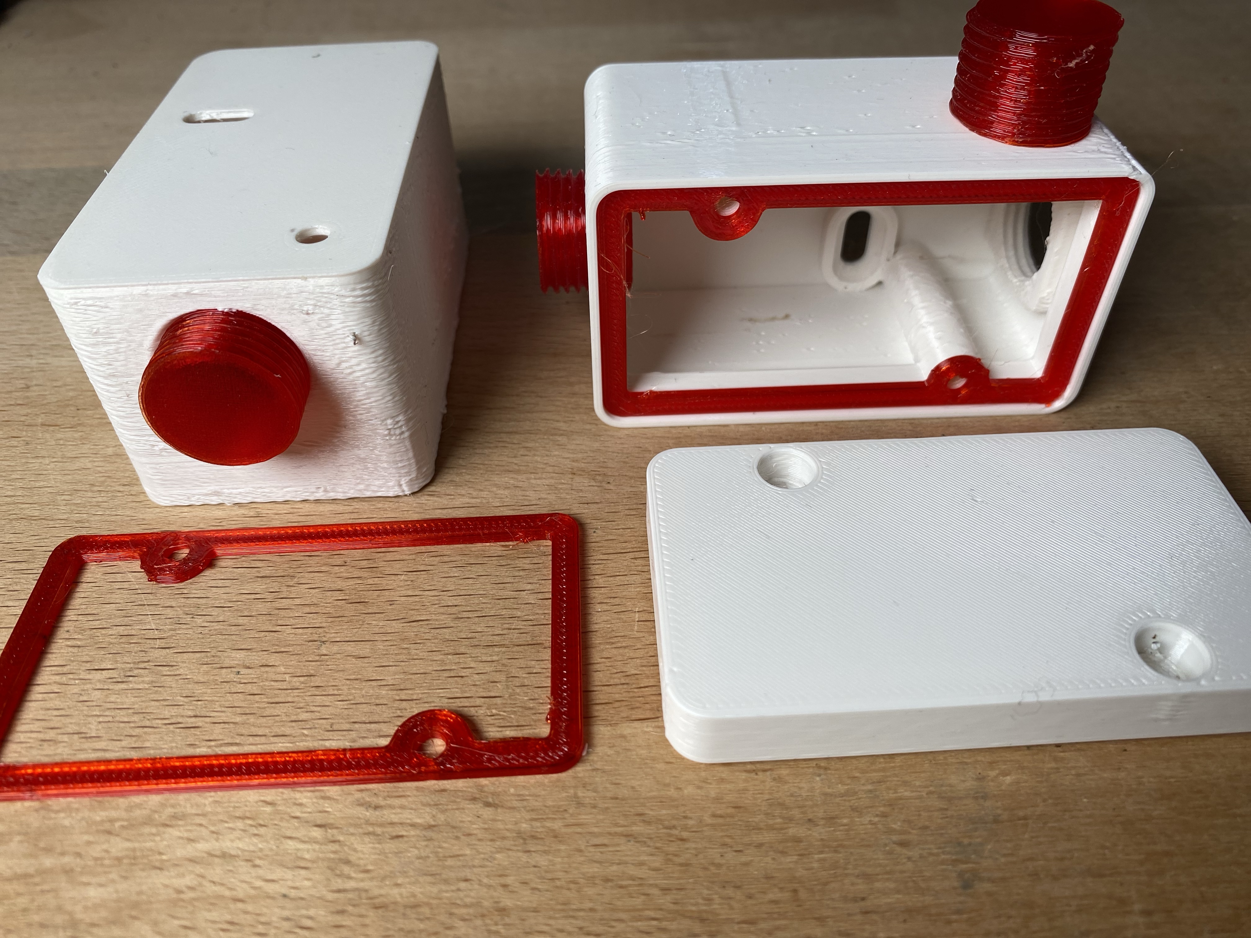 Small Junction box (45*80*50) with two inputs and flexible gaskets / seals