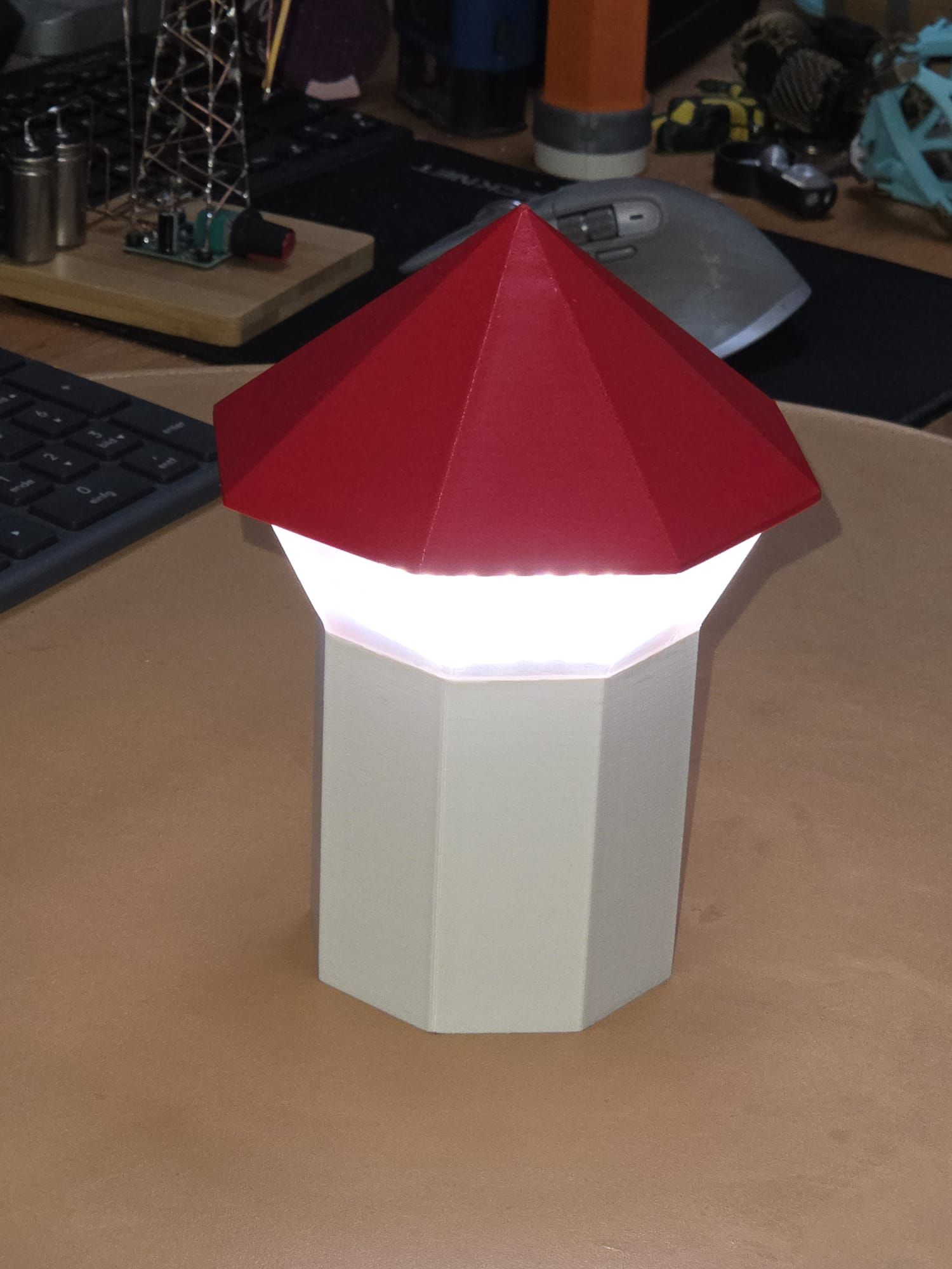 Miniatura 4 do modelo 3D small lighthouse / beacon / table lamp