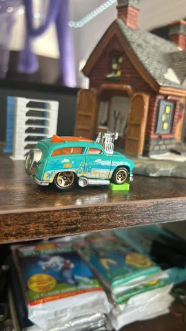 HOT WHEELS STAND