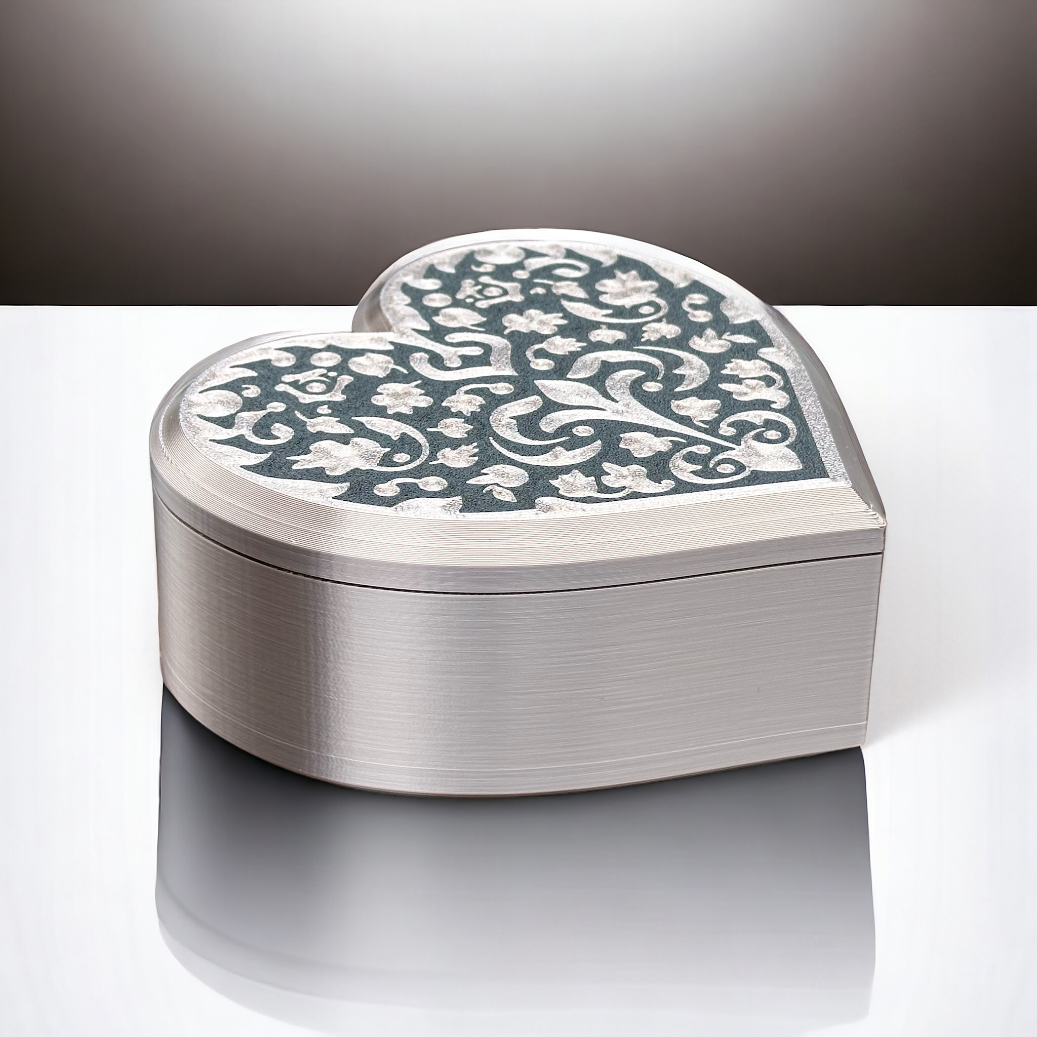 Multicolor Decorative Heart Box with Tight-fitting Lid
