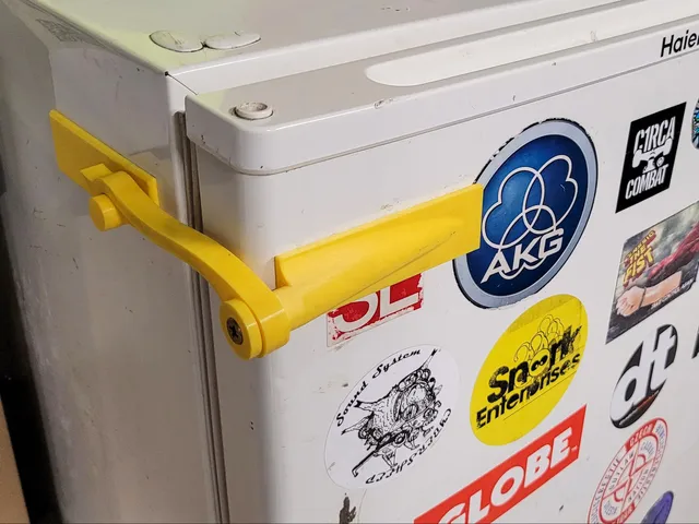 Refrigerator Door Latch