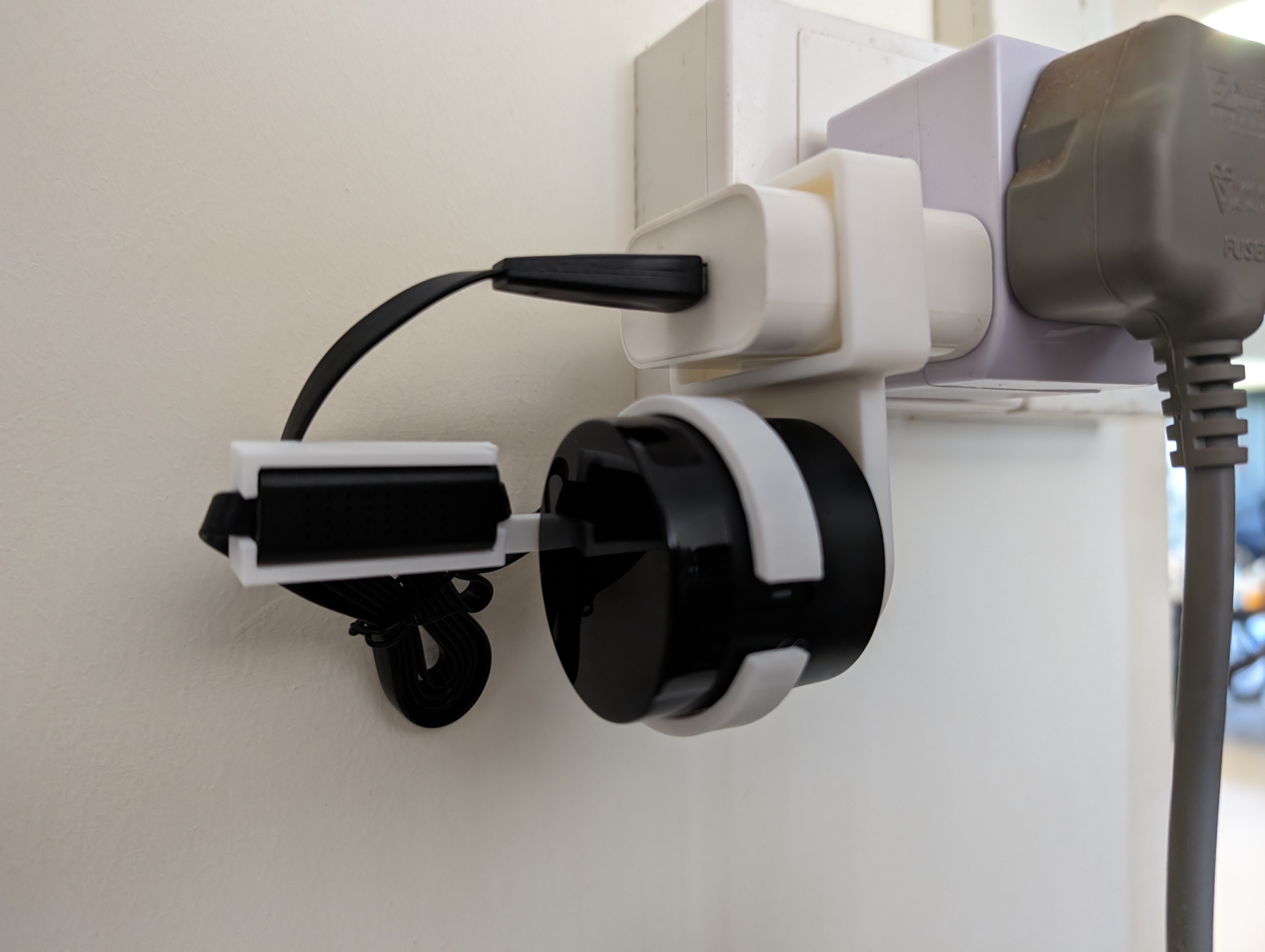 Broadlink RM4 Mini Charger Mount