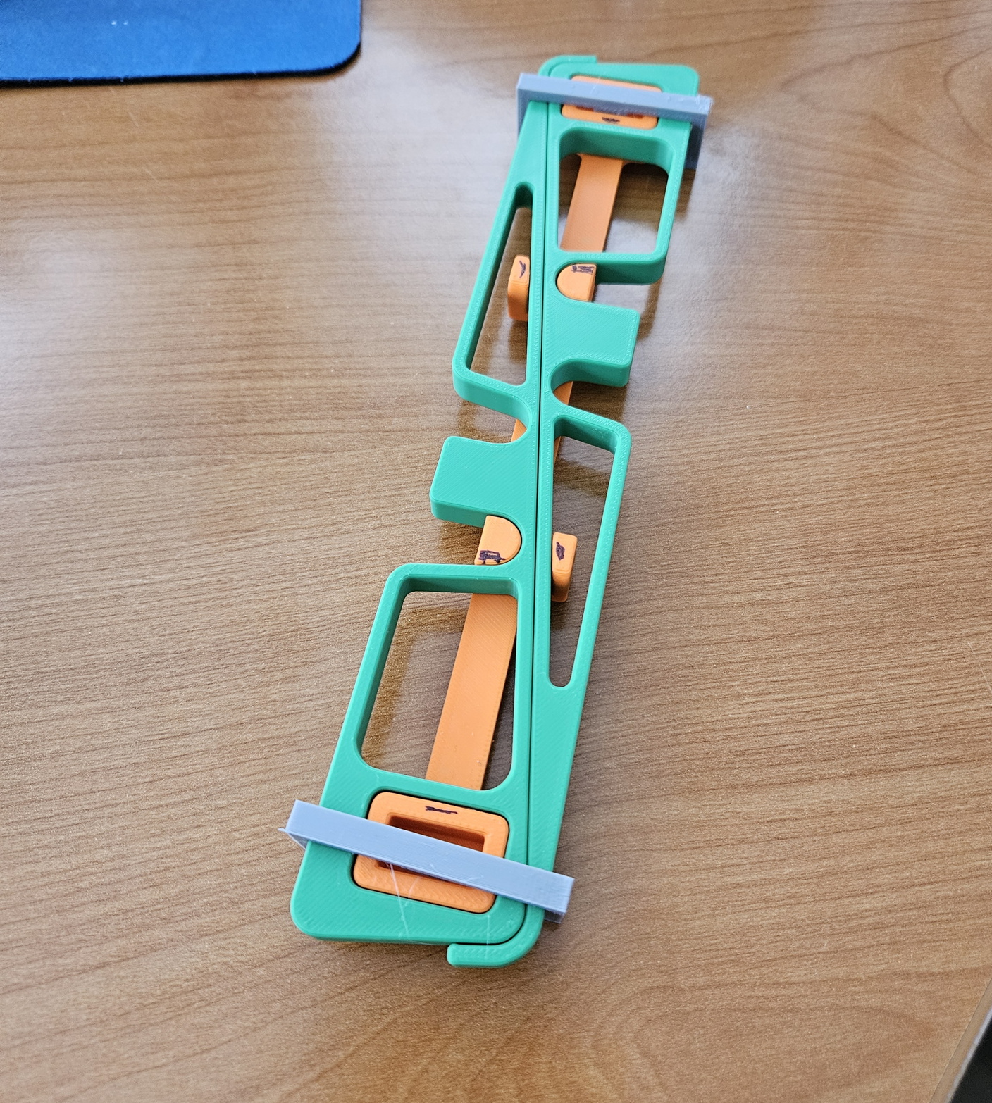 laptop stand strap-retainer by APrinterInTheHills | Download free STL