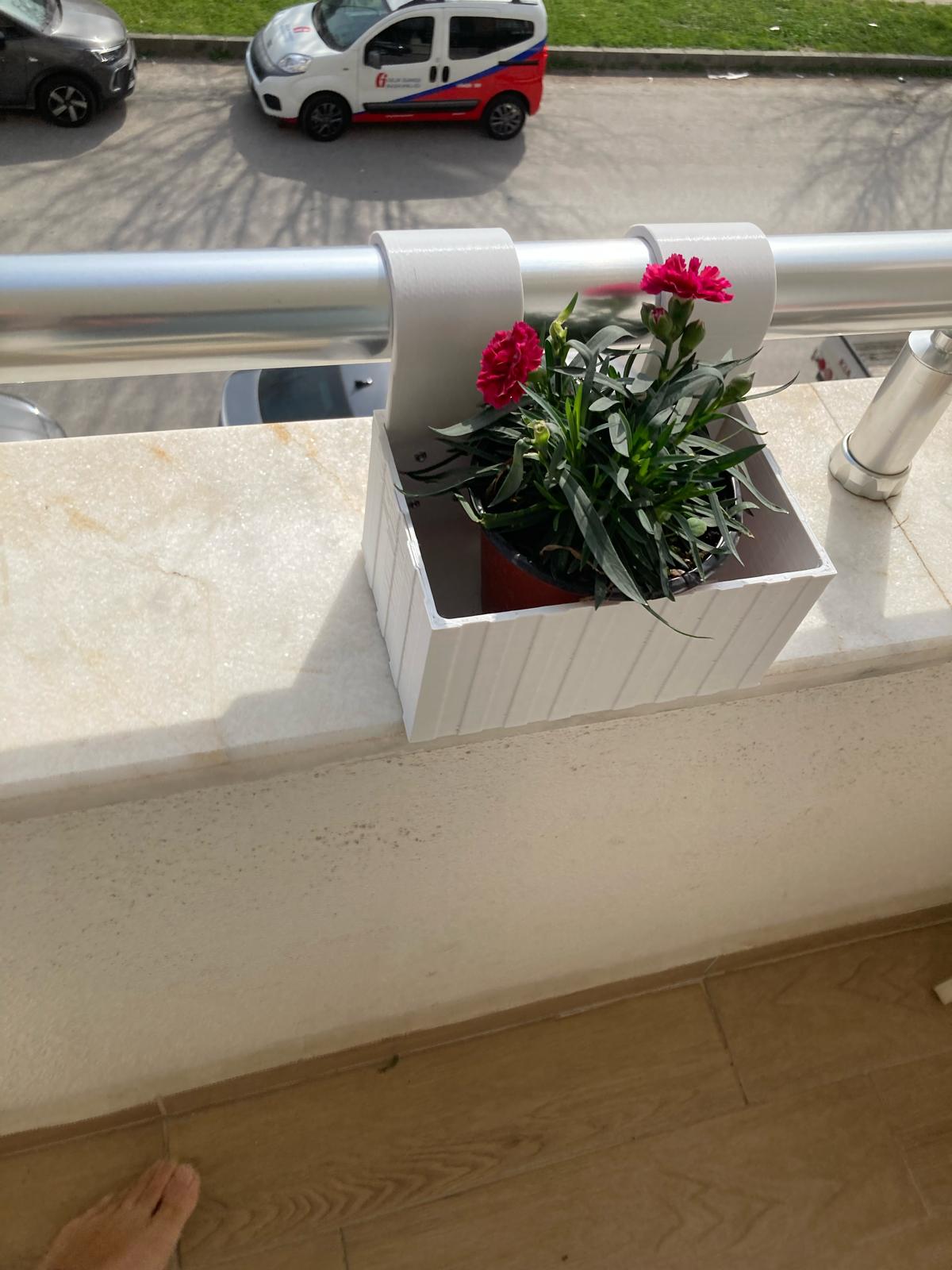 Flower pot