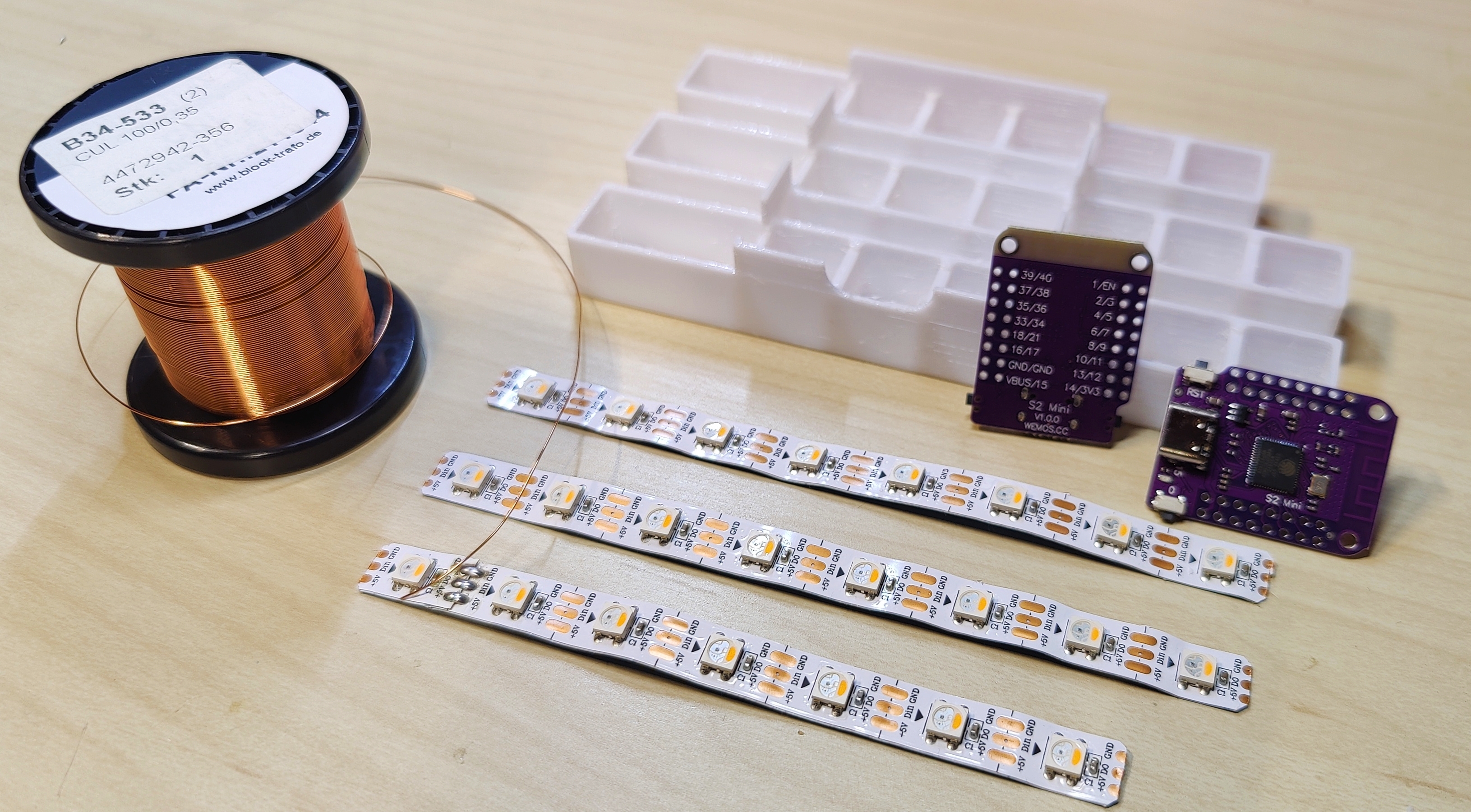 Miniatura 7 do modelo 3D Binary WIFI Clock