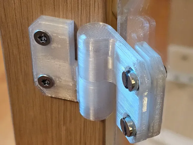 Lift off hinge for enclosure