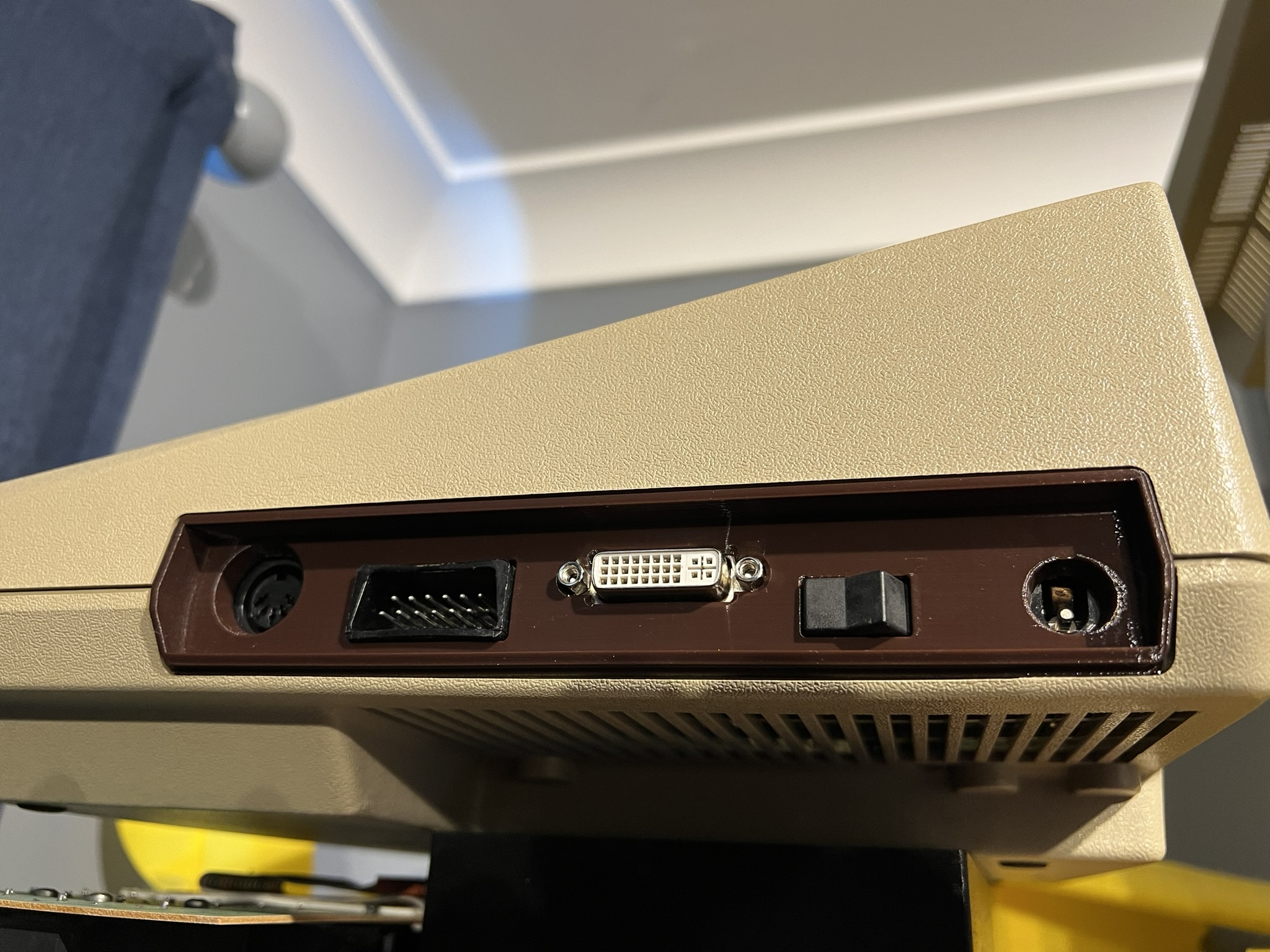 Atari 800 side I/O plate by aeberbach | Download free STL model ...