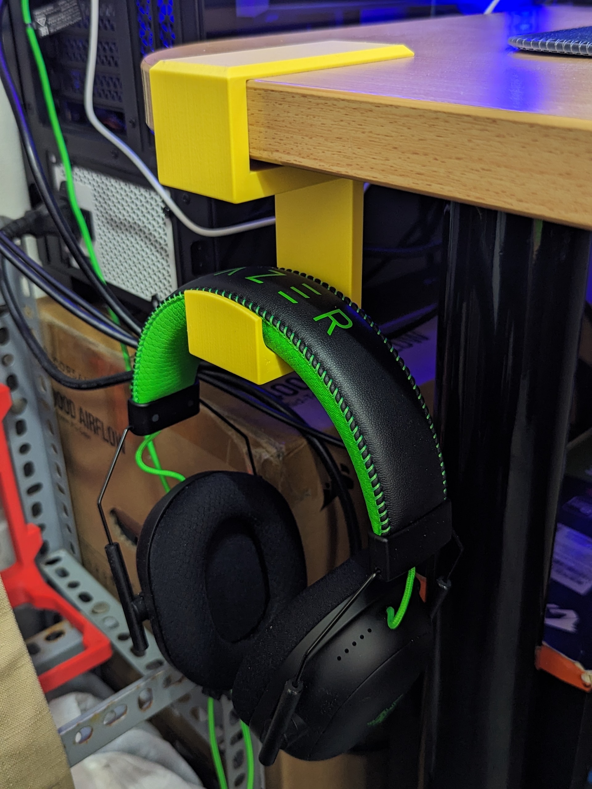 Headphone hanger under-desk clamp (Large headband contact area)