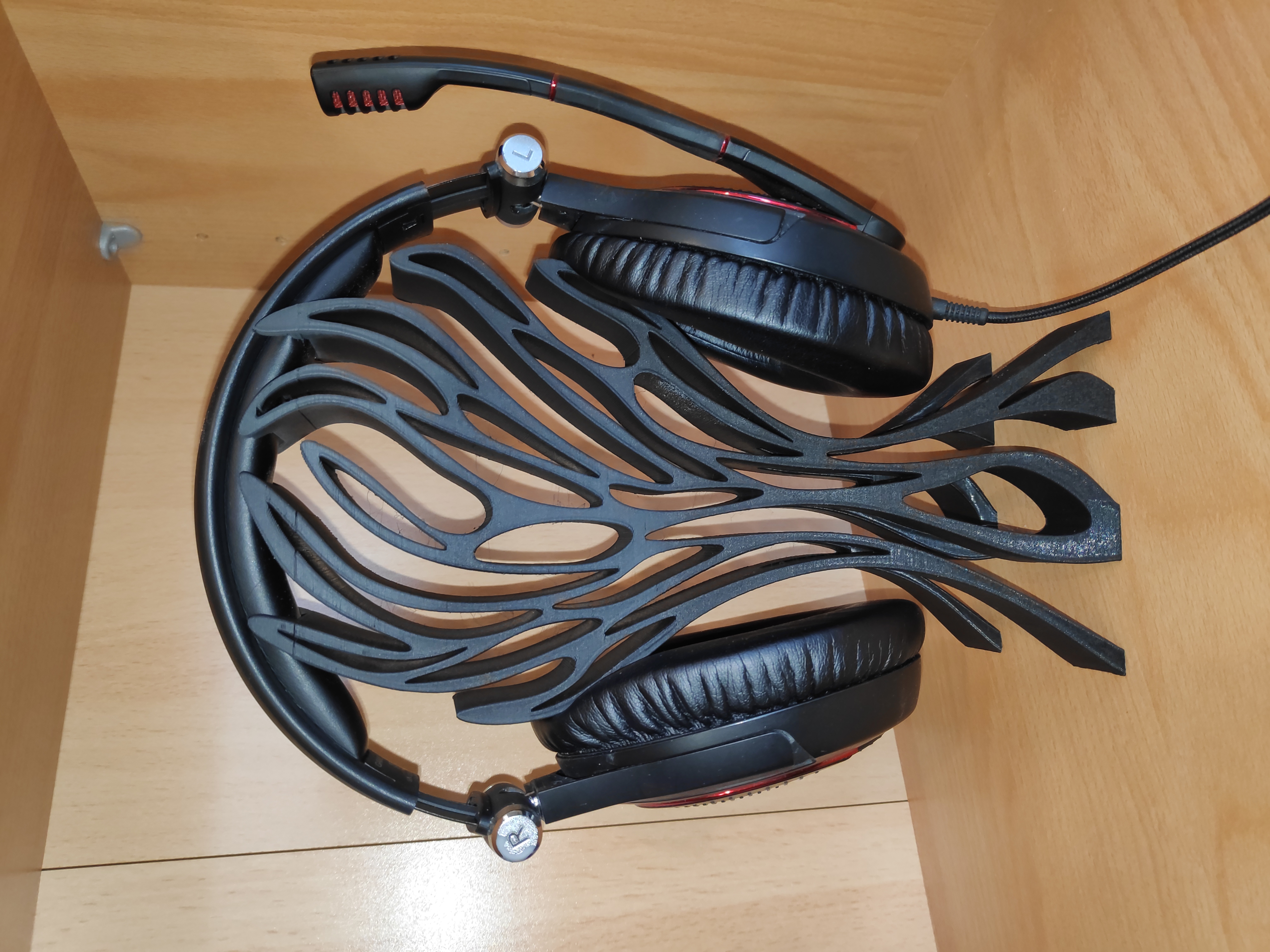 Organic design headset stand