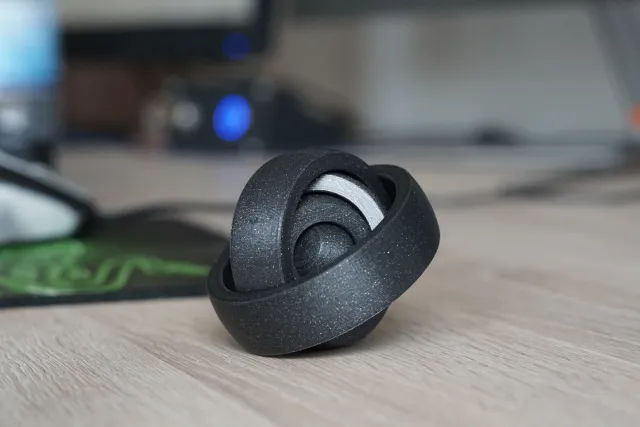 Rotating Rings Toi