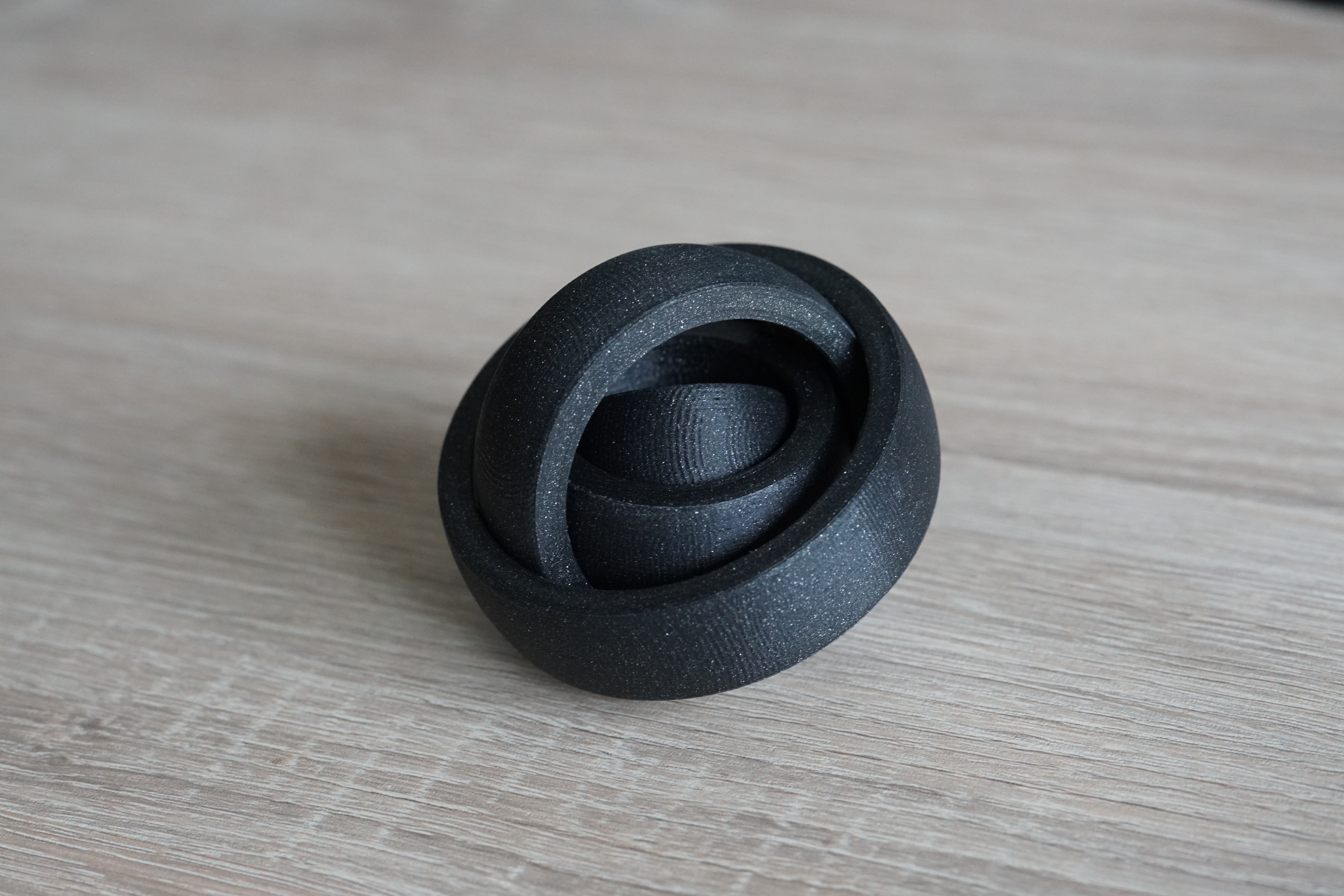 Miniatura 2 do modelo 3D Rotating Rings Toy