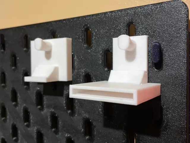 Benchy mount for Skadis w/ Swatch holder