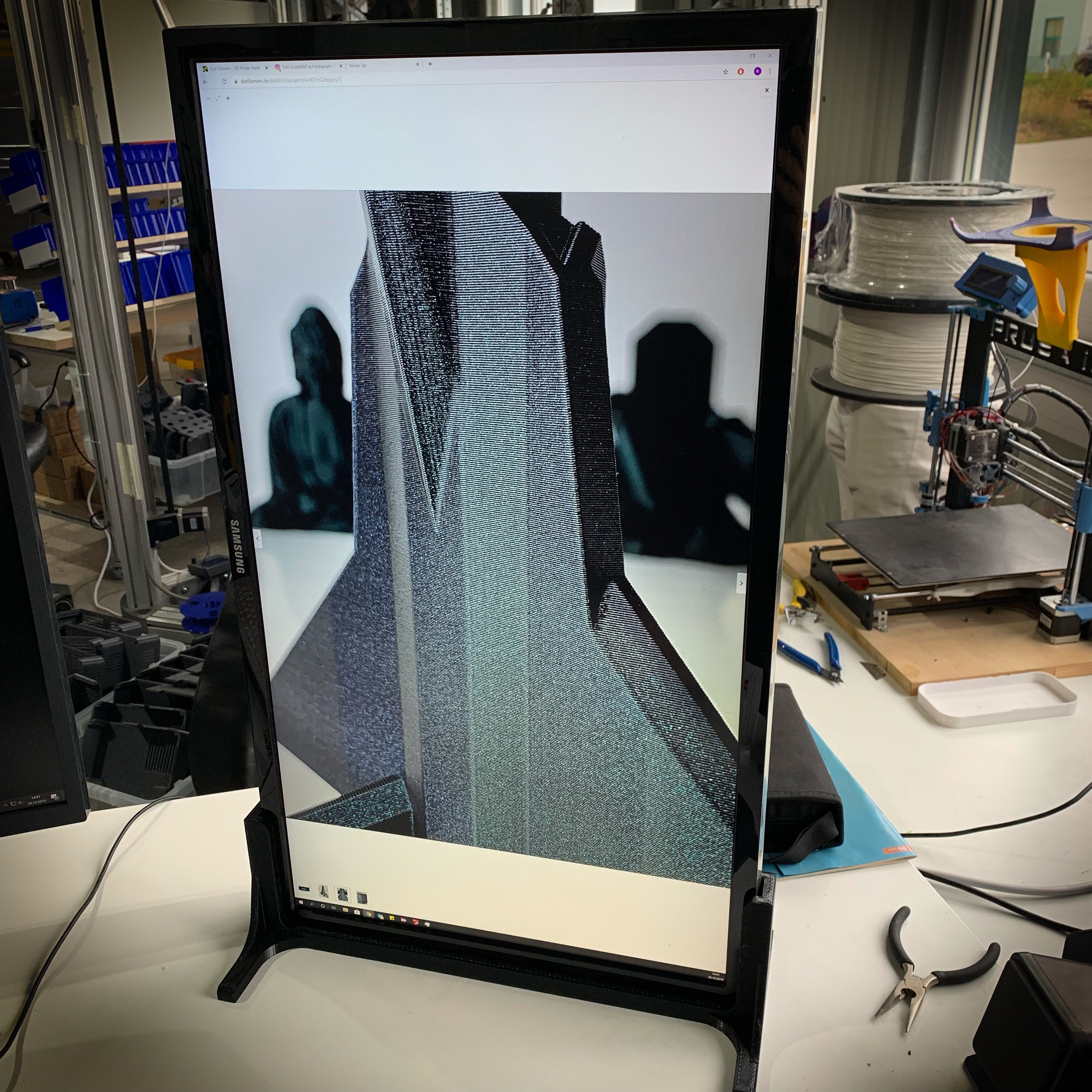 Simple vertical monitor mount / stand ( for 28" Samsung U28E59D monitor )