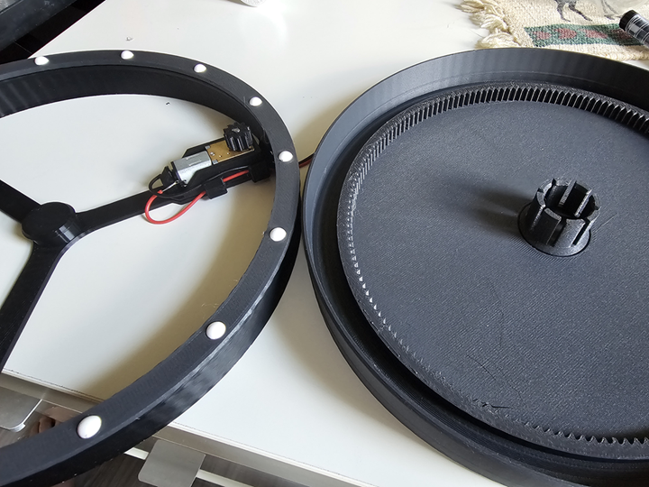 Motorized turntable