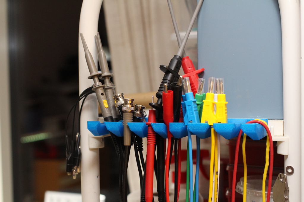 Lab cable hanger