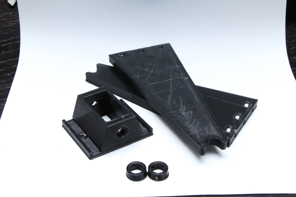 Screw mounted filament roll holder with dust remover