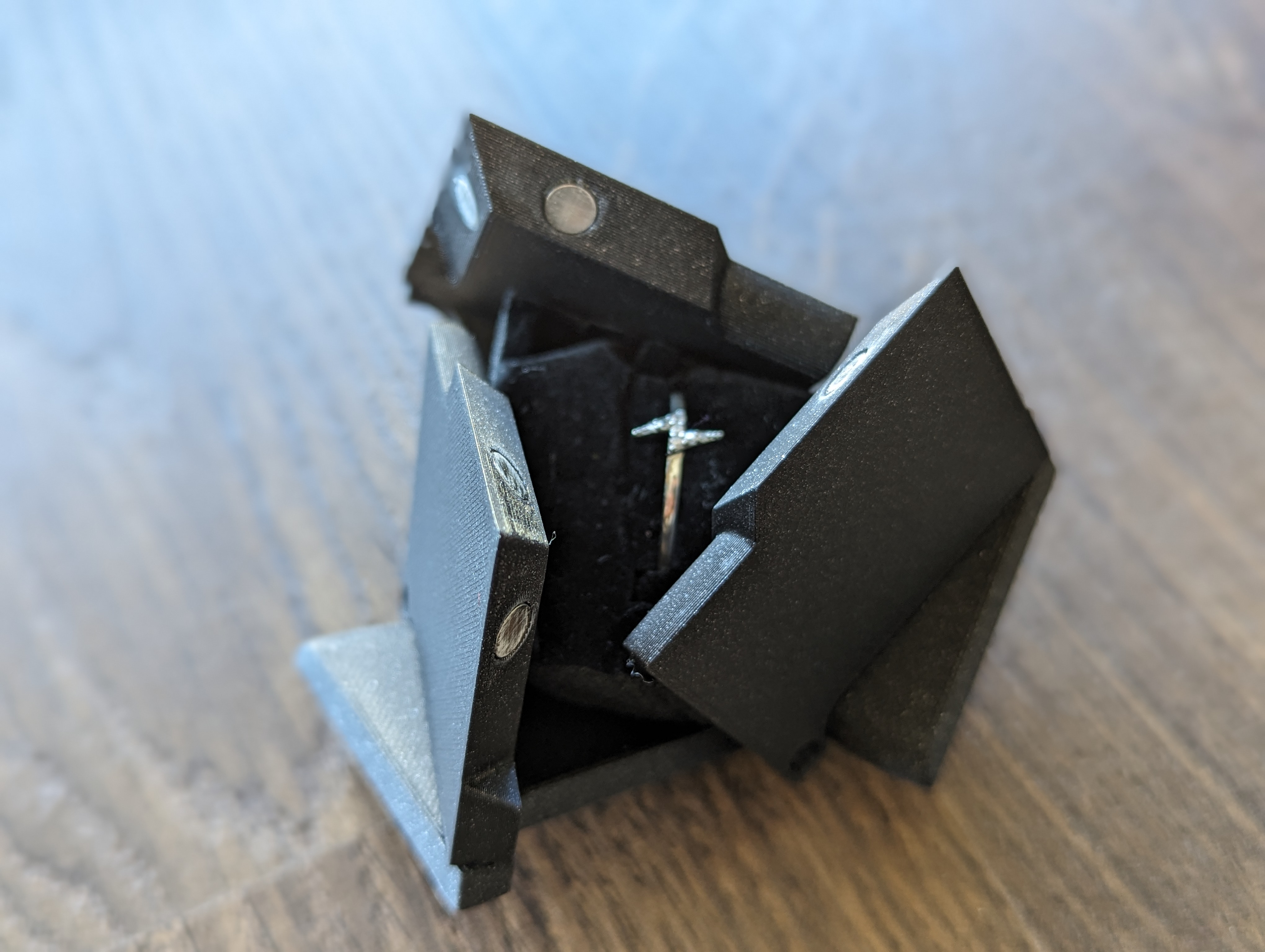 Kinetic Ring Box