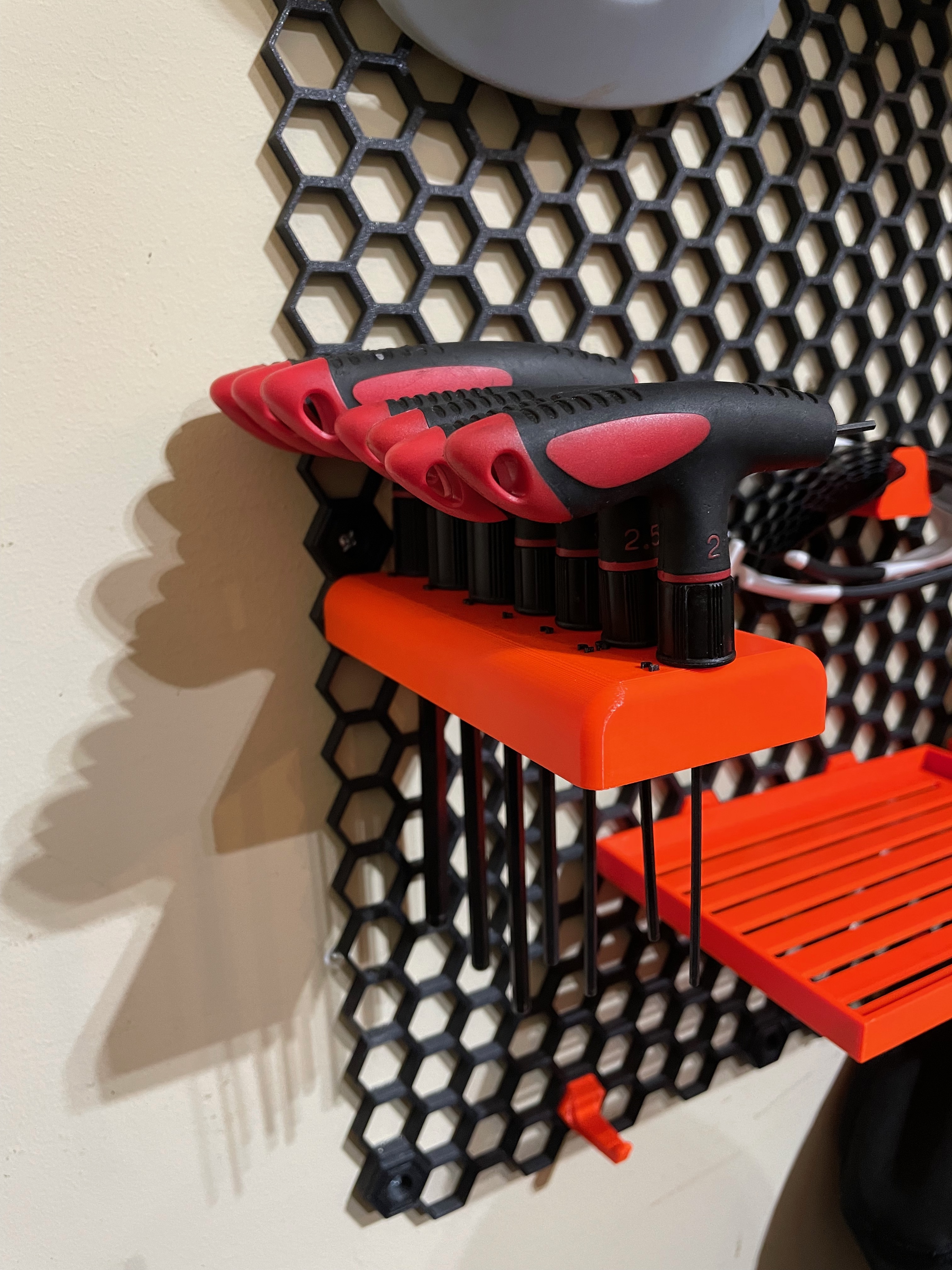 Honeycomb Storage Wall T-Handle Holder