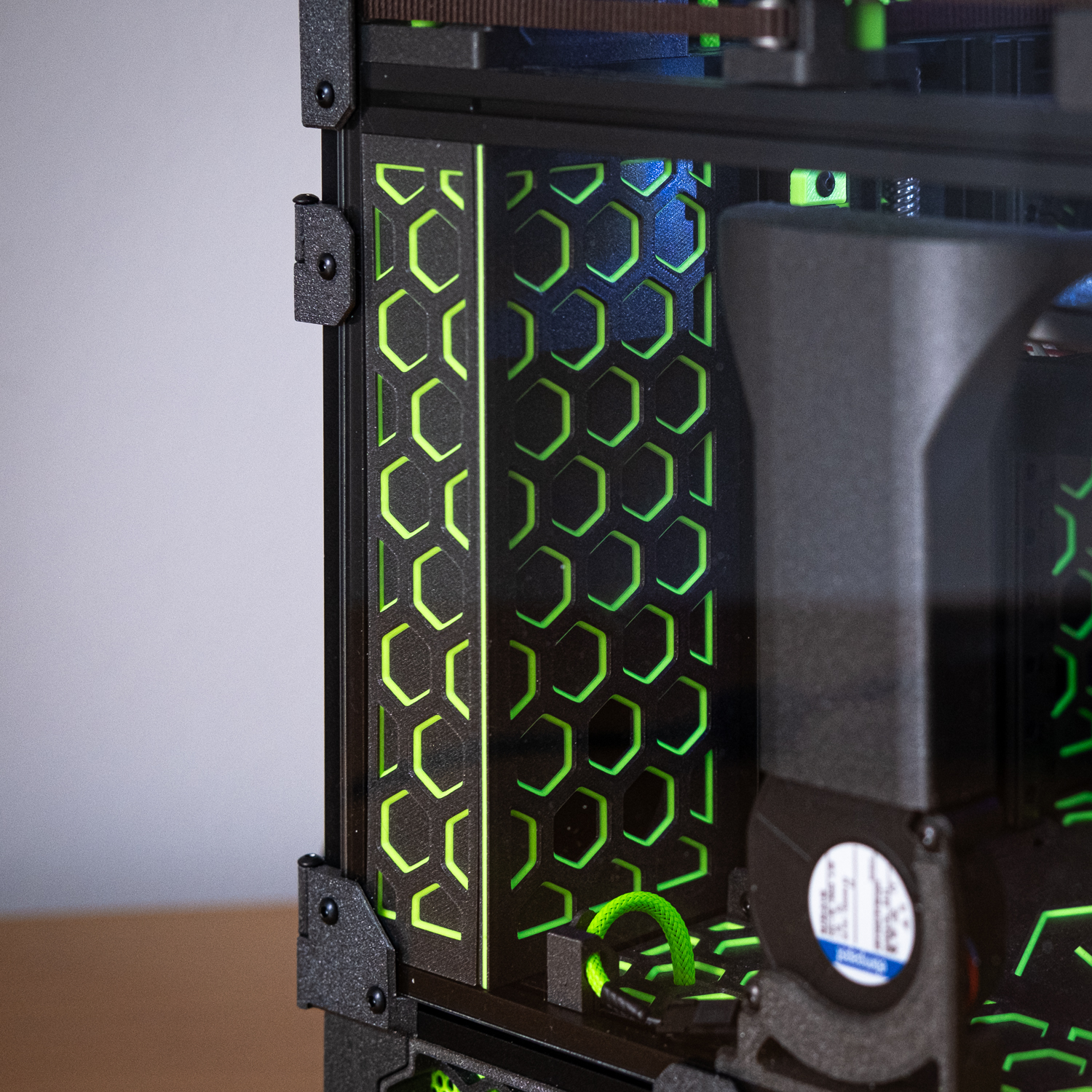 Hex pattern electronics compartment side covers plus hex pattern mid panel for Voron Zero