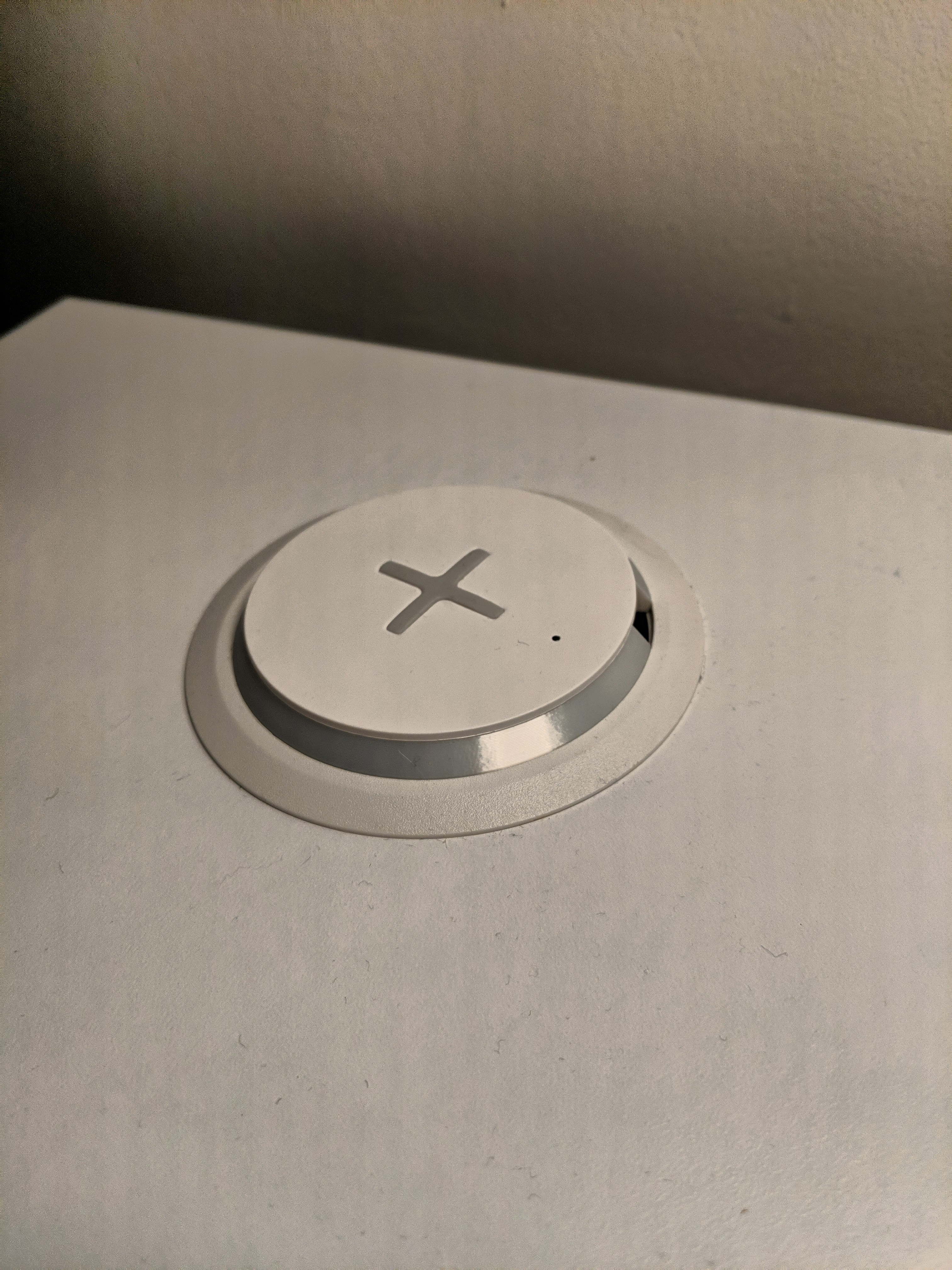 Nordmarke charger bezel for Jarvis Desk