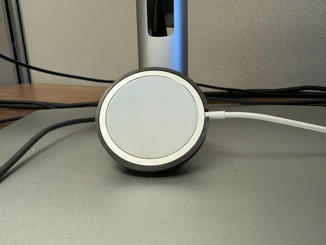 Diagonal/Horizontal MagSafe iPhone Stand (Standby Mode)