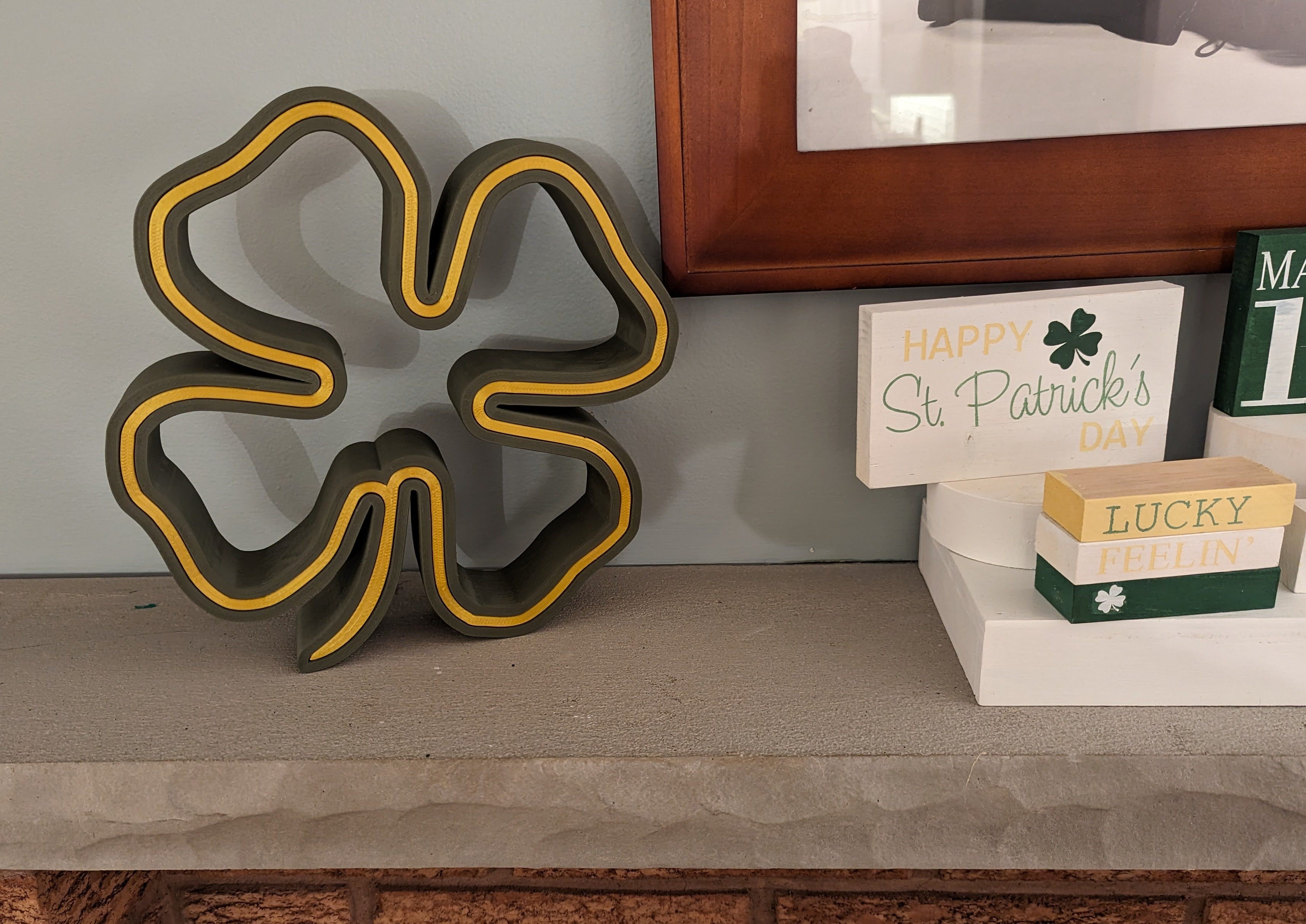 Nested 4 leaf clover shamrock for St Patrick's Day Free Standing Mantle ...