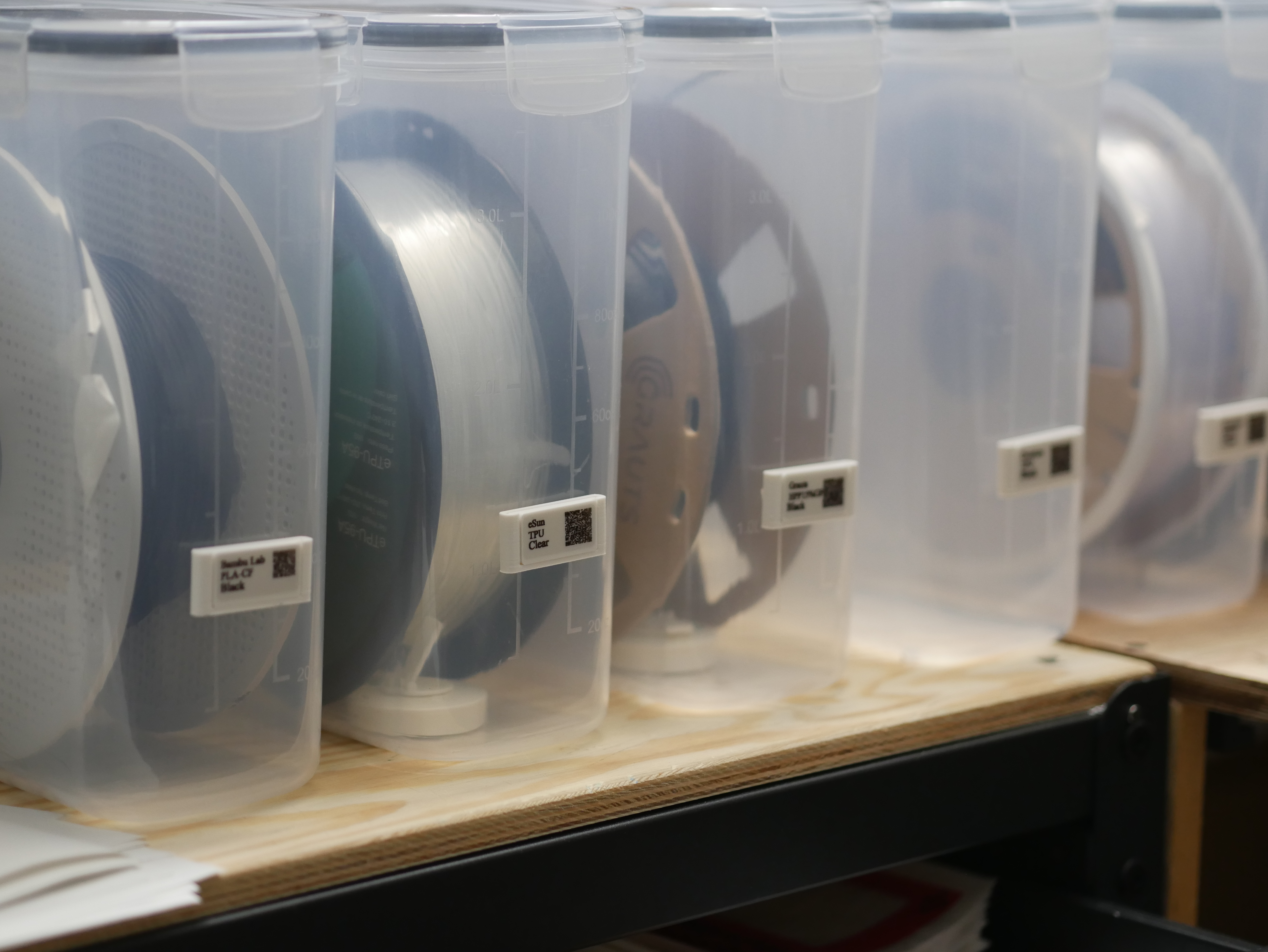 Simple, Interchangeable and Lightweight Filament Box Label