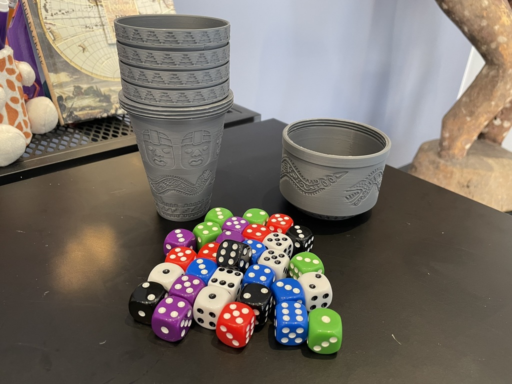 Dudo / Perudo / Liar's Dice 6 person "strategic" dice game compact