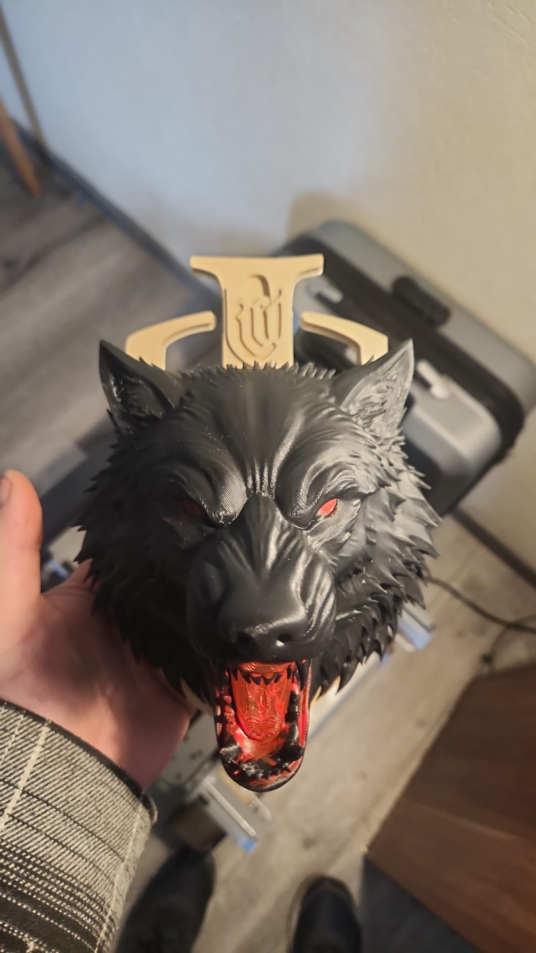 Wolf Head Holder