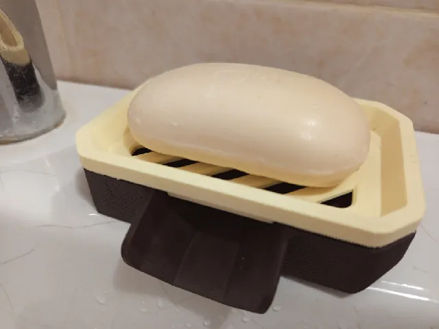 Soap Dish with a drain channel (keep your soap DRY)
