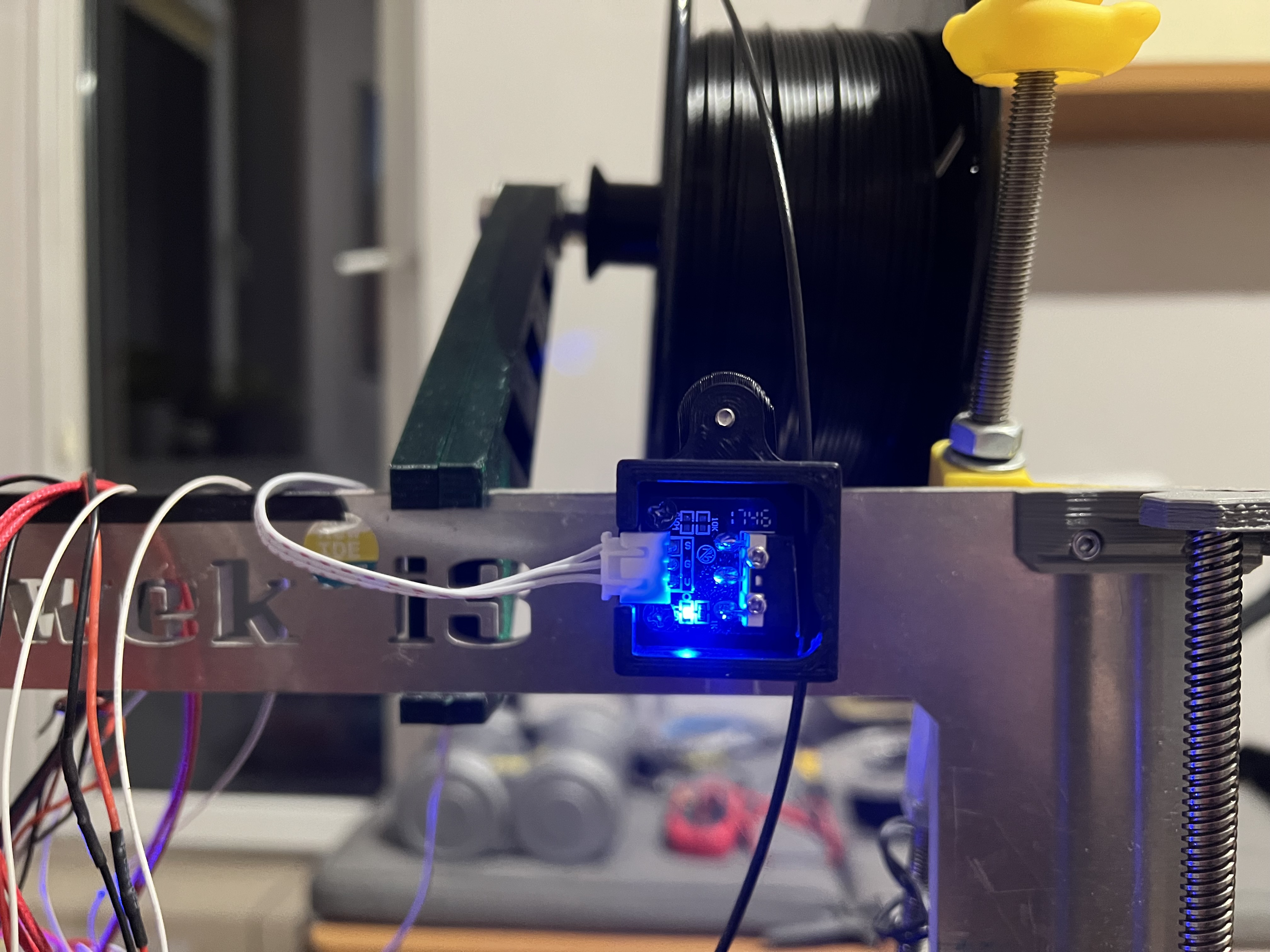 Simple filament sensor - smooth and rotated