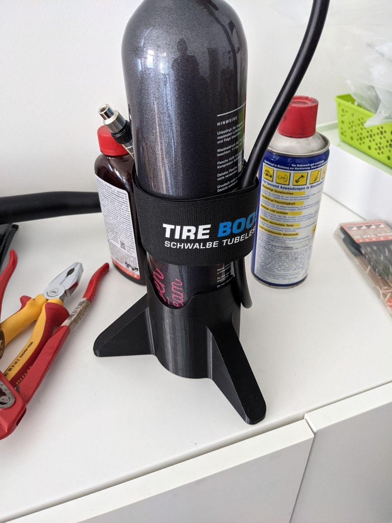 Schwalbe Tire Booster stand