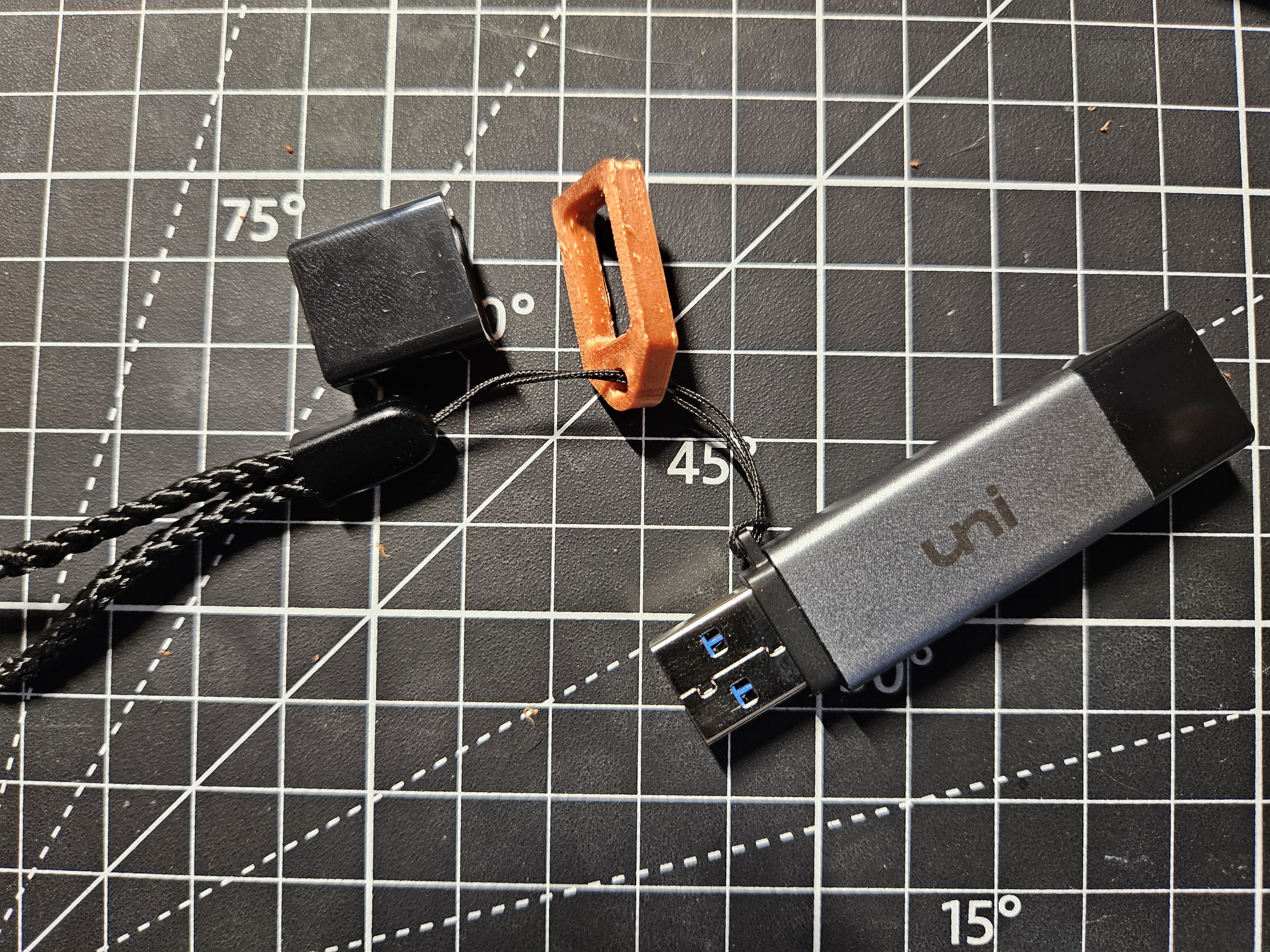 Miniatura 3 do modelo 3D USB Cap Holder Keychain